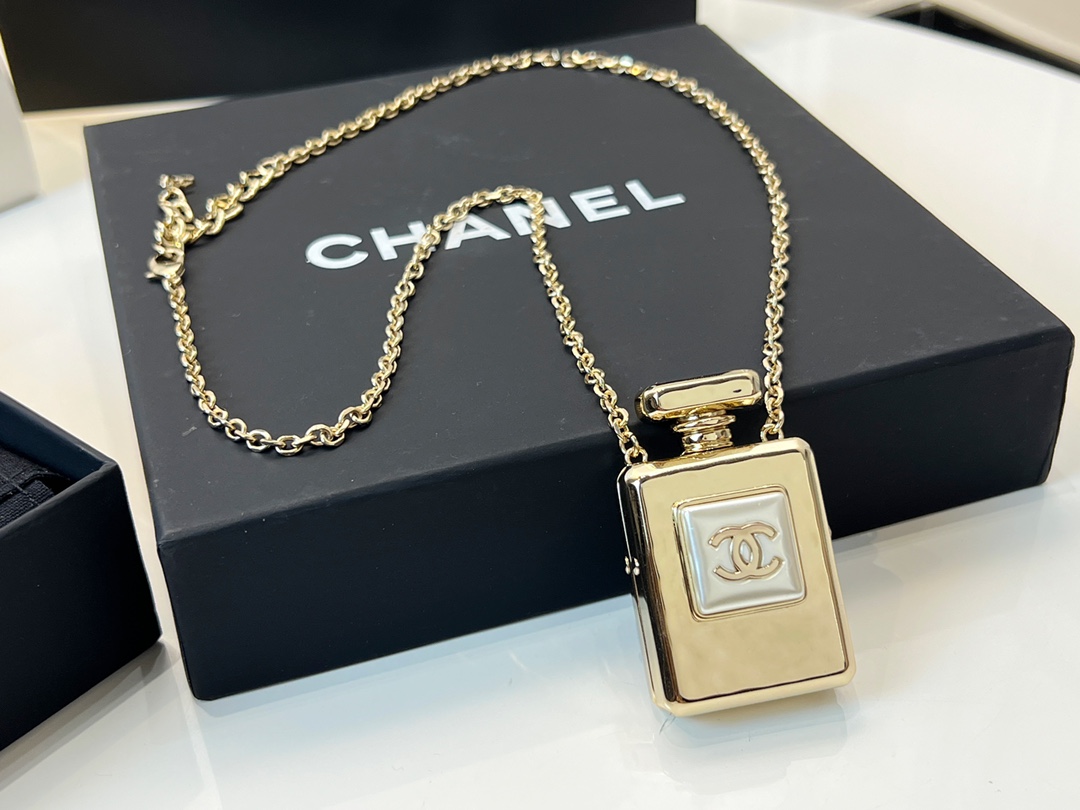新款☑️CHANEL香奈儿双c香水瓶项链毛衣链