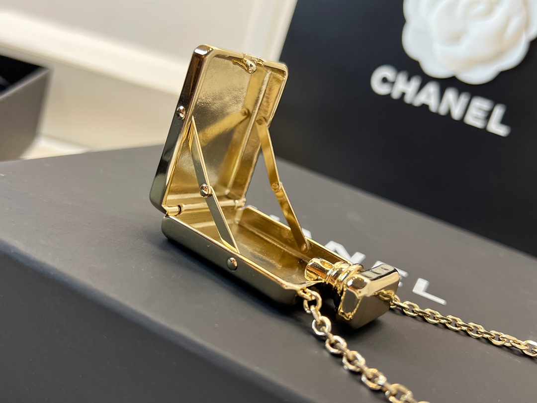 新款☑️CHANEL香奈儿双c香水瓶项链毛衣链