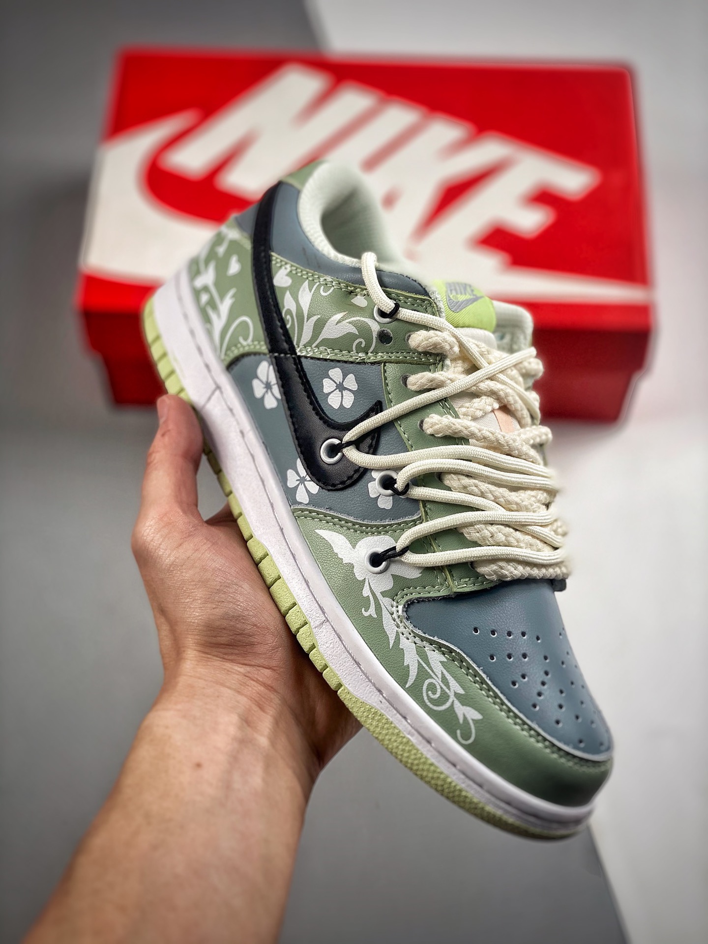 -4 Nike SB Dunk Low "Video Game", tema de videojuegos, correas deconstructivas, producción original de gran fábrica, fo…