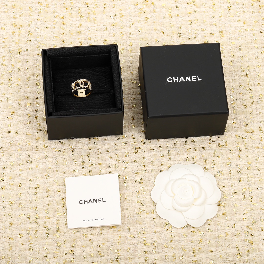 NO:359915,[We produce] ZP, consulting customers with large volumes [Chan@l double c five-pointed star ring], ZP is all snatched away, ZP is made of the same brass material as ours, it can be said to be exactly the same ZP, [witness] has saved you money again, and we also welcome the entire network comparison, only compared with ZP, there is no pressure to enter and exit the counter [witness] Size6-7-8, Chanel ring, chanel, chanel, ring19860909【我们出品】ZP,量大咨询客Fu【Chan@l双c五角星戒指】,ZP全部被抢光了,ZP跟我们家出品一样的黄铜材质,可以说是一模一样ZP,[机智][机智]又给你们省钱了哈也欢迎全网对比,只与ZP对比,进出专柜毫无压力[机智]Size6-7-8,香奈儿戒指,chanel,chanel,ring,Jewelry