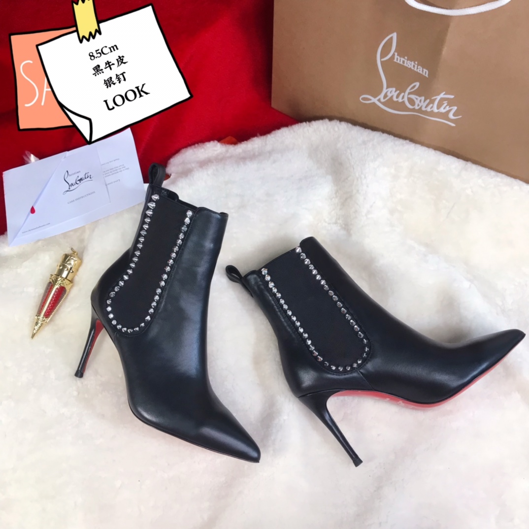 NO:337073,High-end customized autumn and winter boot series!  H8.5Cm, size 35-42. Private mold trademark zipper. Ⅹ39-002 black cowhide, official website synchronization Standard European code Reference:X39-002 Color:black Material:cowhide Lining:goat leather Heel height:8.5Cm Sole:leather sole Size:EUR 35-42 (US 4-11):,,christian louboutin,boots,cowhide19860909高端订制 秋冬靴系列！ H8.5Cm,尺码35-42码.私模商标拉链 .Ⅹ39-002黑牛皮,官网同步 标准欧码 Reference:X39-002 Color:black Material:cowhide Lining:goat leather Heel heigh:8.5Cm Sole:leather sole Size:EUR 35－42（US 4一11) :,,christian louboutin,boots,cowhide,Women's Shoes