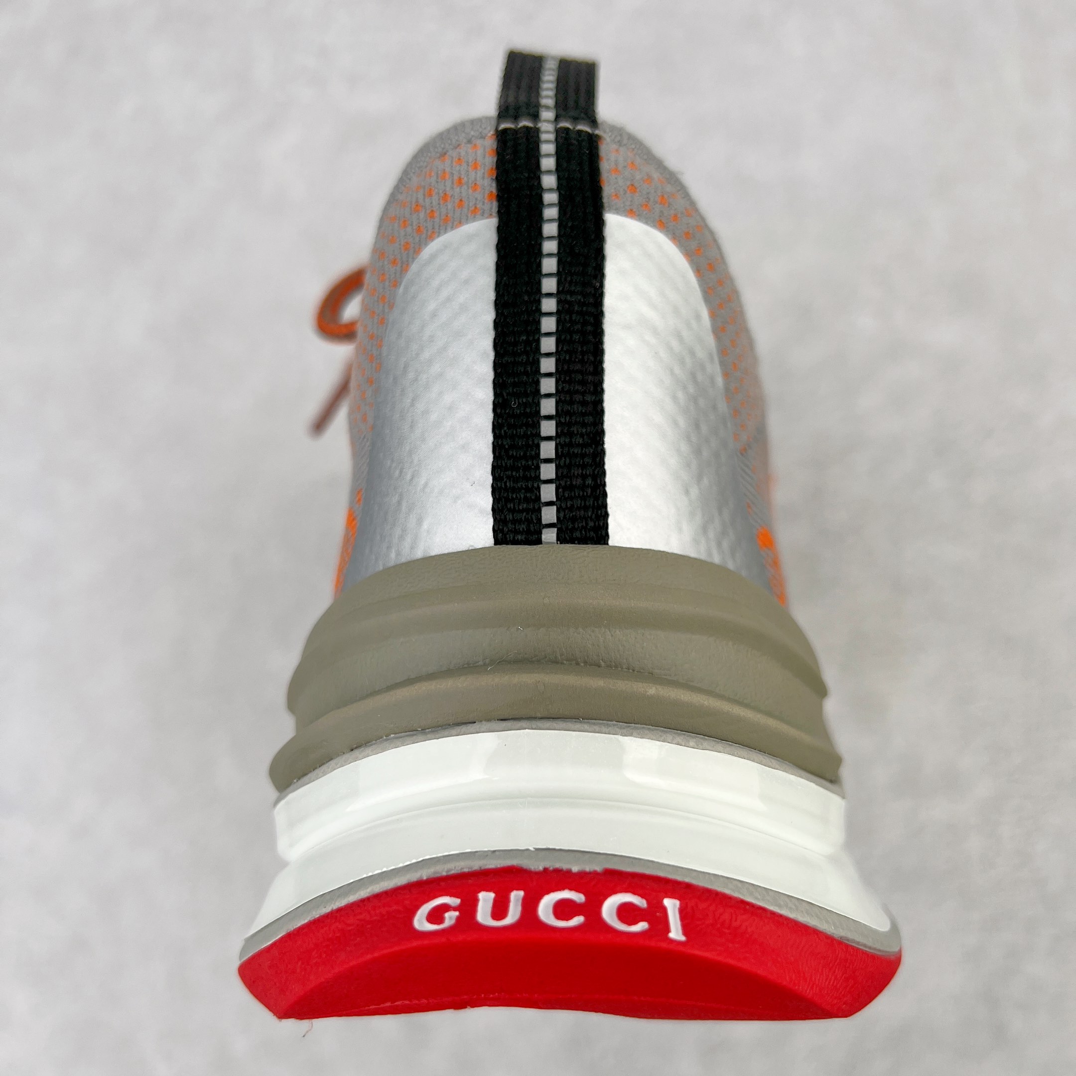 图片[8]-零售💰250 ＃福利特价‼Gucci Run Mesh Sneakers 慢跑系列低帮针织透气轻量百搭休闲马跑鞋#原楦原纸版数据开发版型#2021抹茶色配件及包装物#采用进口针织机台GG平纹针织织物鞋面组合高频热熔工艺#超软皮内里脚垫#灌塑PU乳胶脚垫#全新高成本开发5层组合缓震大底 这一单品的设计从运动世界中汲取灵感 透过Gucci视角焕新演绎 匠心融入醒目的品牌标识细节 这款流线型运动鞋采用GG平纹针织织物 并点缀互扣式双G 双色鞋底以趣味盎然的对比色为这款单品增添魅力 黑色和红色GG平纹针织织物 橡胶互扣式双G细节 后部外底饰有Gucci标识 橡胶鞋底 系带固定 背面装饰提拉带细节 尺码：36-46 编码：Wby2936050-运动鞋