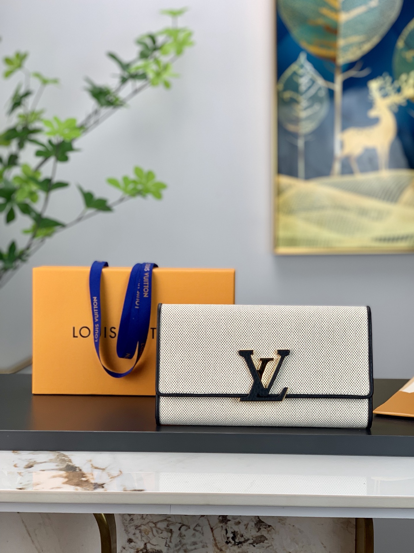 Louis Vuitton LV Capucines Wallet Taurillon M81305