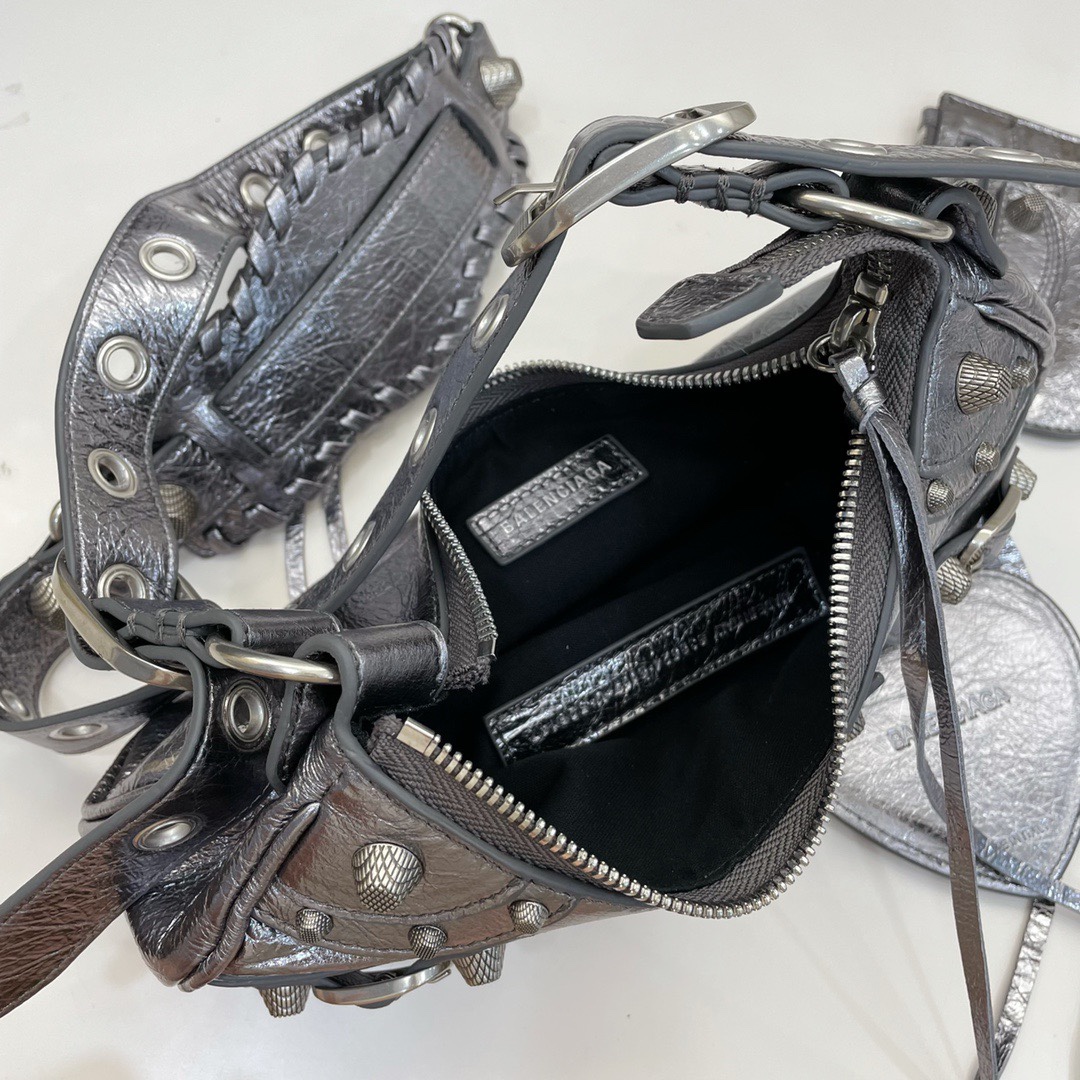 Balenciaga Classic Handcrafted Luxury Leather Shoulder Bag Ref.72EB3845 9