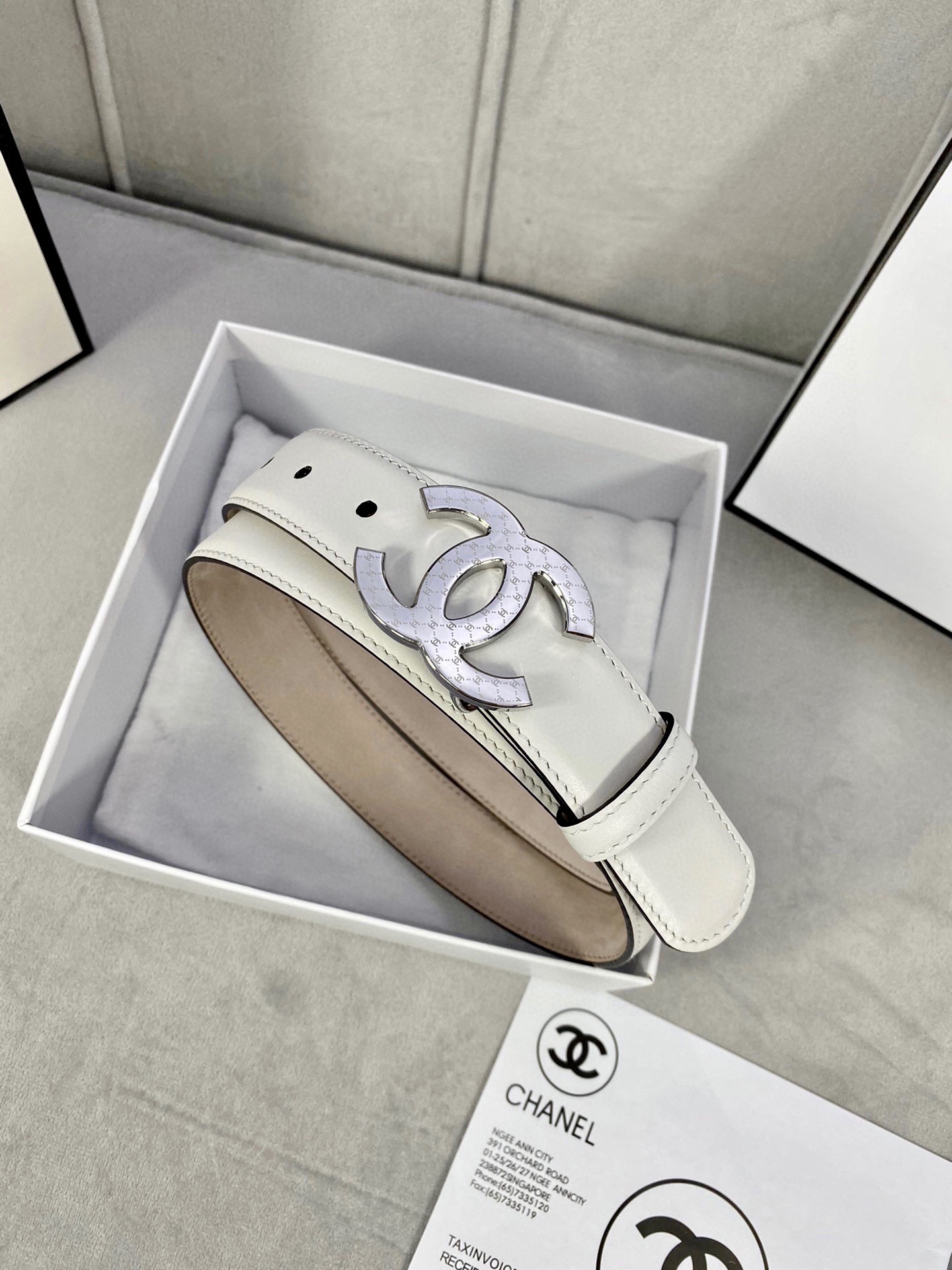  宽度3.0cm Chanel （香奈儿）特级进口小牛皮内衬原版磨砂底，饰有金 银色花纹金属logo花纹