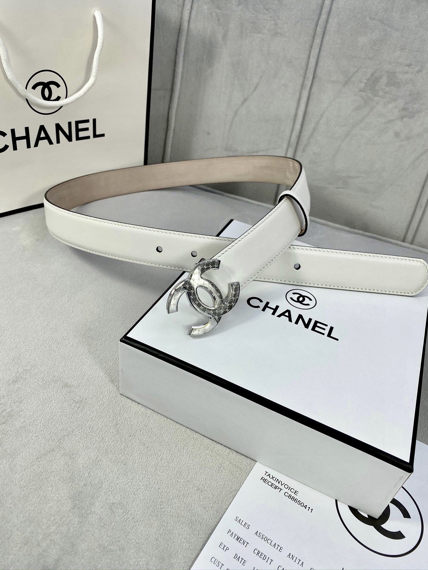  宽度3.0cm Chanel （香奈儿）特级进口小牛皮内衬原版磨砂底，饰有金 银色花纹金属logo花纹