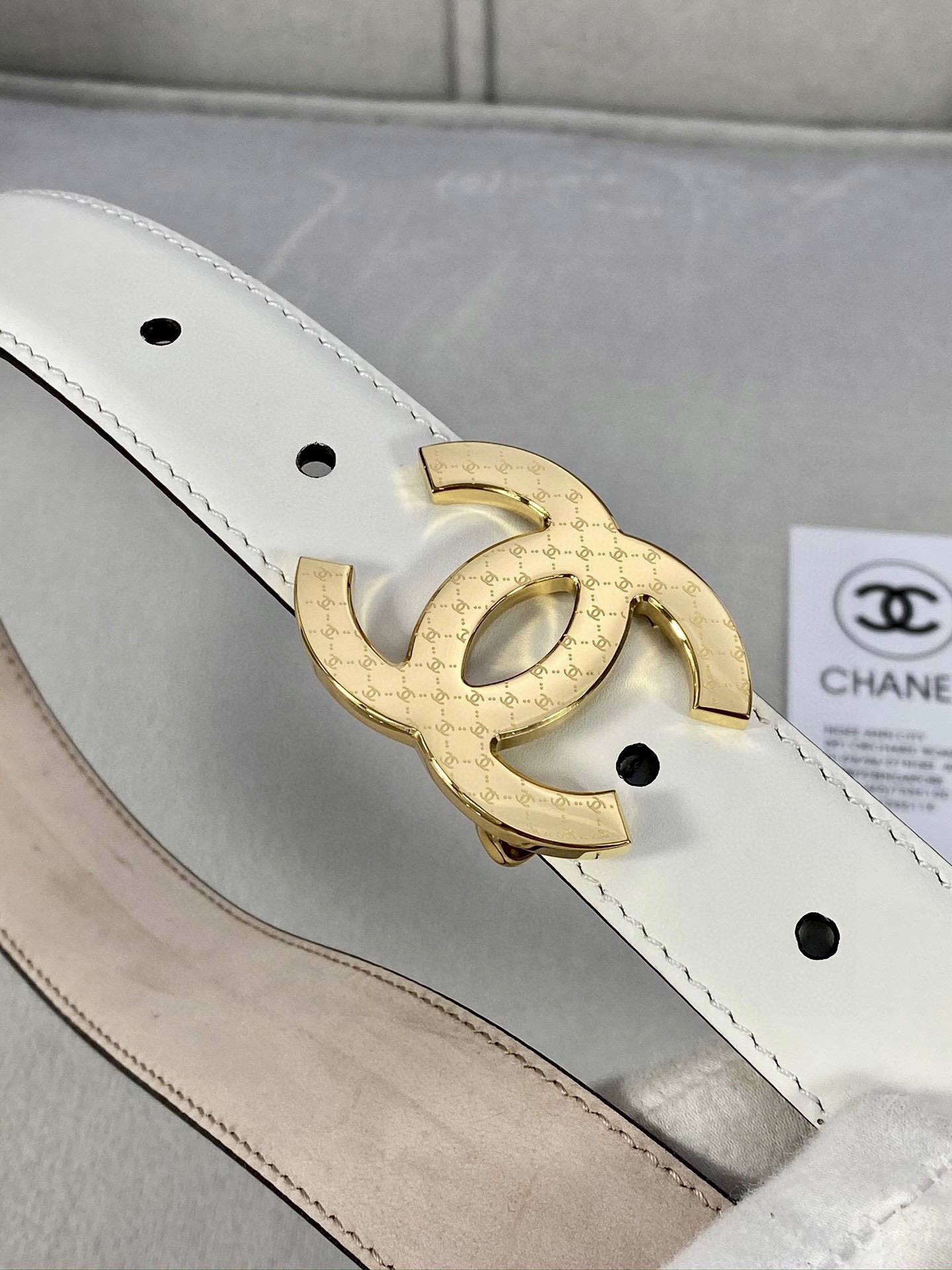  宽度3.0cm Chanel （香奈儿）特级进口小牛皮内衬原版磨砂底，饰有金 银色花纹金属logo花纹