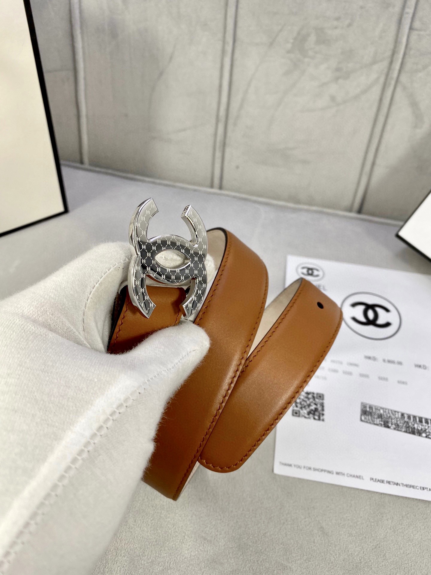  宽度3.0cm Chanel （香奈儿）特级进口小牛皮内衬原版磨砂底，饰有金 银色花纹金属logo花纹