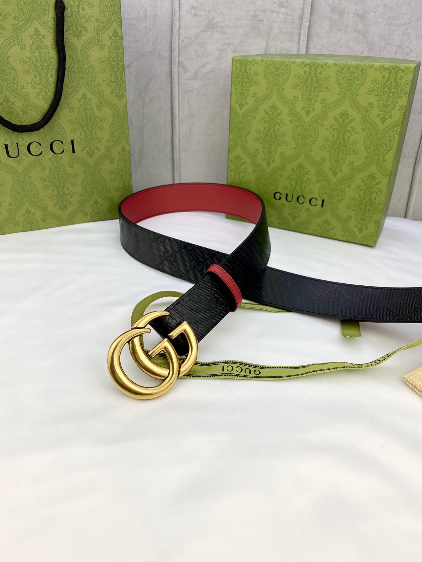 宽度4.0cmgucci双面腰带一侧