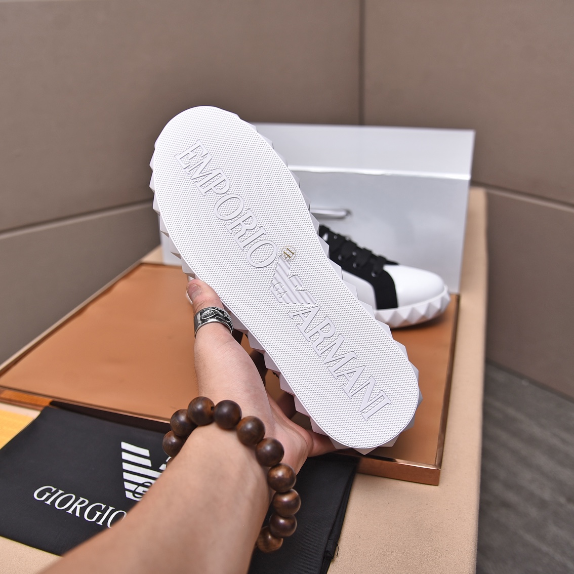 Exportar 210Armani-Armani 2023 sitio web los últimos modelos de contador con los nuevos zapatos casu