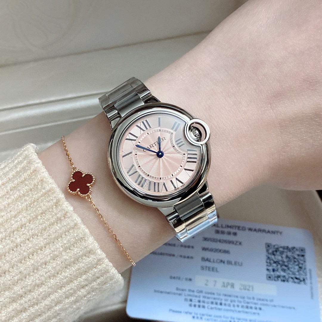 Cartier 卡地亚 机芯：瑞士进口石英机芯 原装1：1 33MM、凸面弧形表壳 蓝宝石玻璃