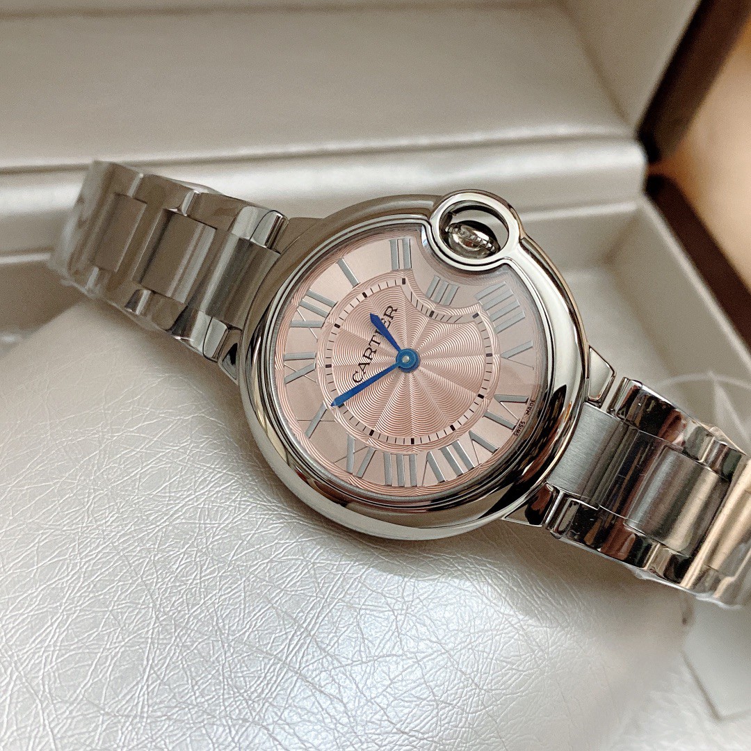 Cartier 卡地亚 机芯：瑞士进口石英机芯 原装1：1 33MM、凸面弧形表壳 蓝宝石玻璃