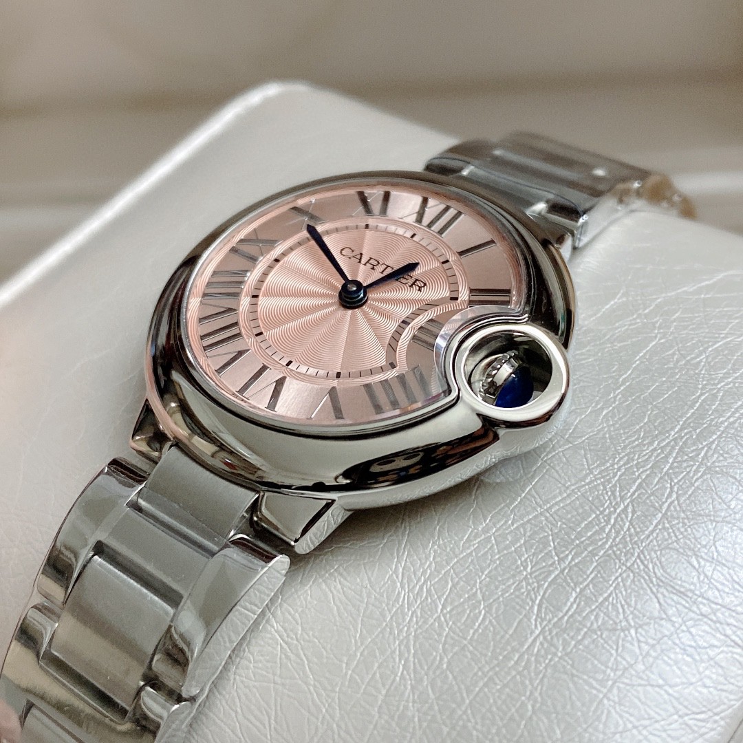 Cartier 卡地亚 机芯：瑞士进口石英机芯 原装1：1 33MM、凸面弧形表壳 蓝宝石玻璃