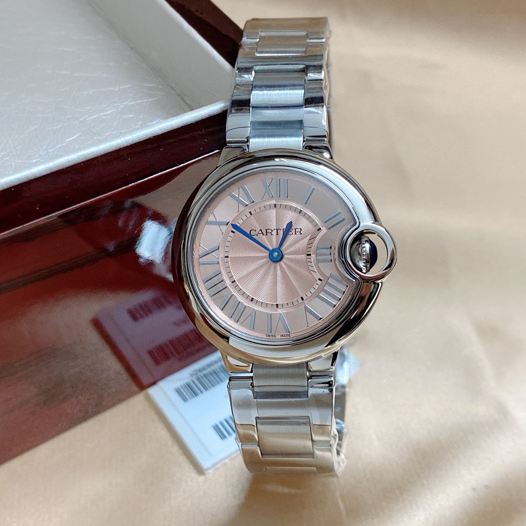 Cartier 卡地亚 机芯：瑞士进口石英机芯 原装1：1 33MM、凸面弧形表壳 蓝宝石玻璃