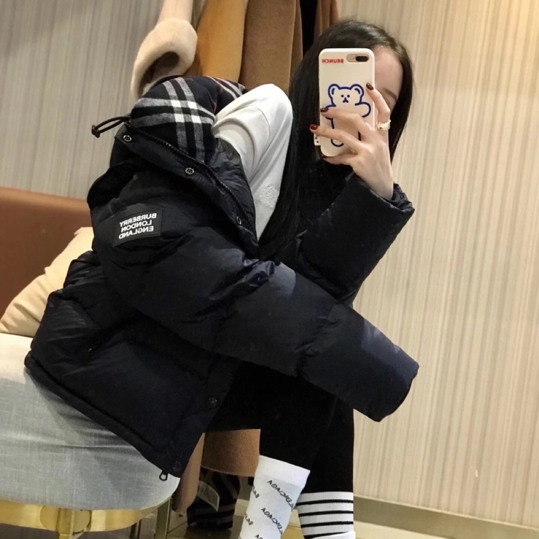 520 Guangzhou high-version Burberry down jacket, same style as Zhou Dongyu. Available in black, sizes S to XXL.-Big cat