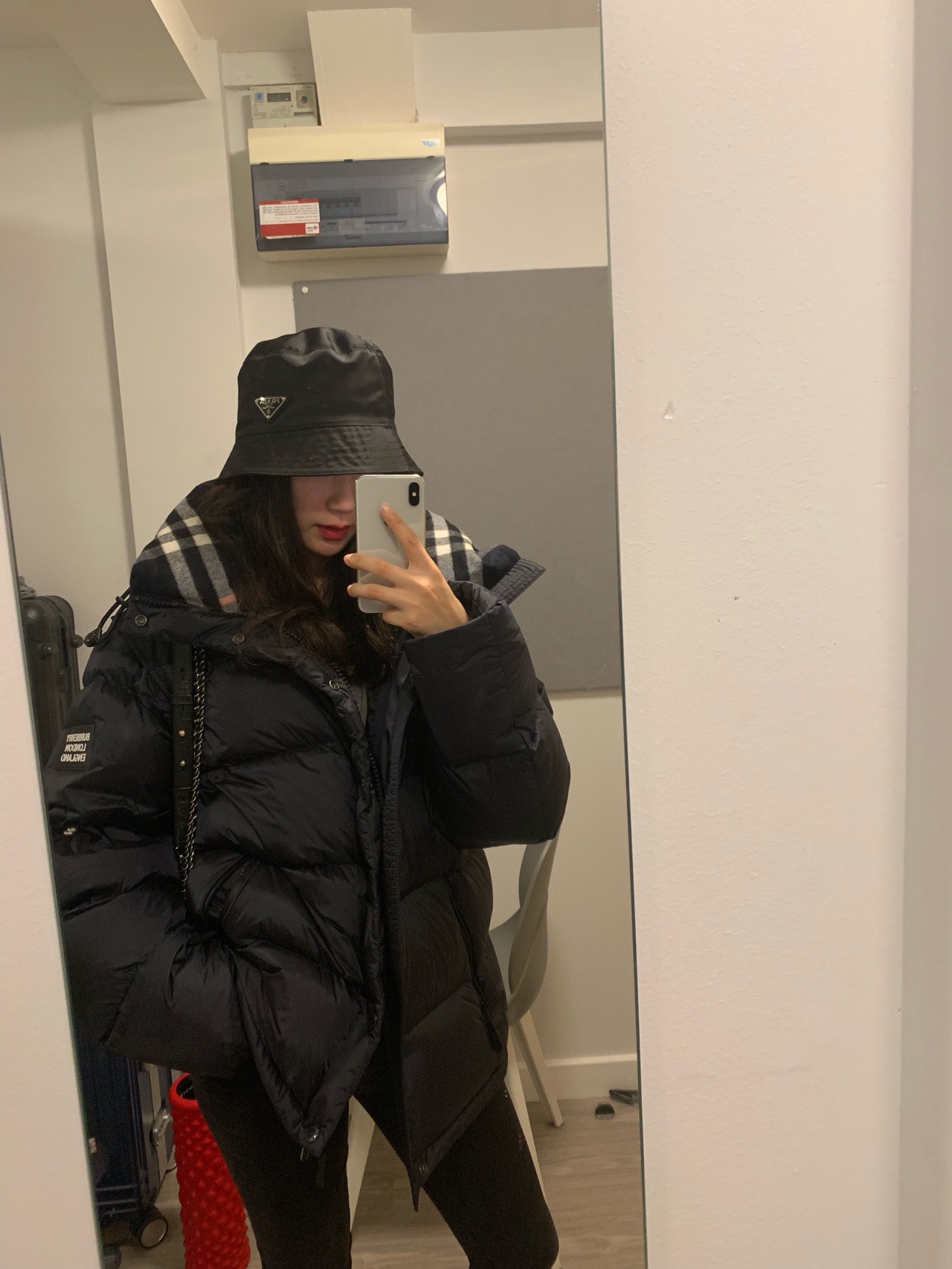 520 Guangzhou high-version Burberry down jacket, same style as Zhou Dongyu. Available in black, sizes S to XXL.-Big cat