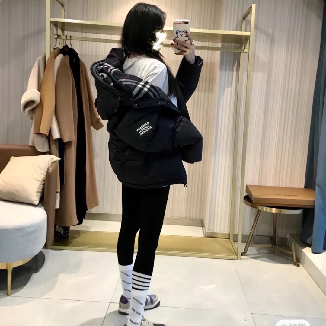 520 Guangzhou high-version Burberry down jacket, same style as Zhou Dongyu. Available in black, sizes S to XXL.-Big cat