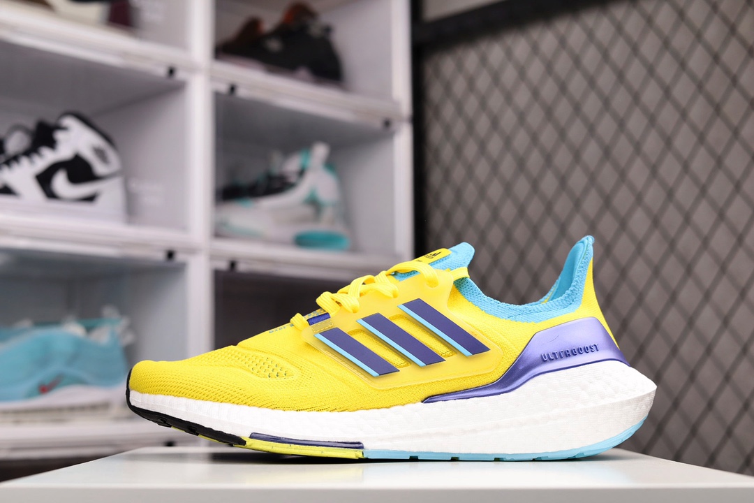 H0 外贸版本 Adidas Ultra Boost 22 Consortium 阿迪新款8.0厚底爆米花跑鞋 全掌Boost将缓震和能量回馈再一次进行了升级，提供更好的舒适穿着体验，UB8.0 J5 oPrimeknit编织工艺，S型Heel Counter提供更加精准锁定后跟，带来出众的后跟包裹，LEP创新大底延续马牌橡胶大底，同时新加入LEP结构，为每一步提供更多动力及更好回弹。