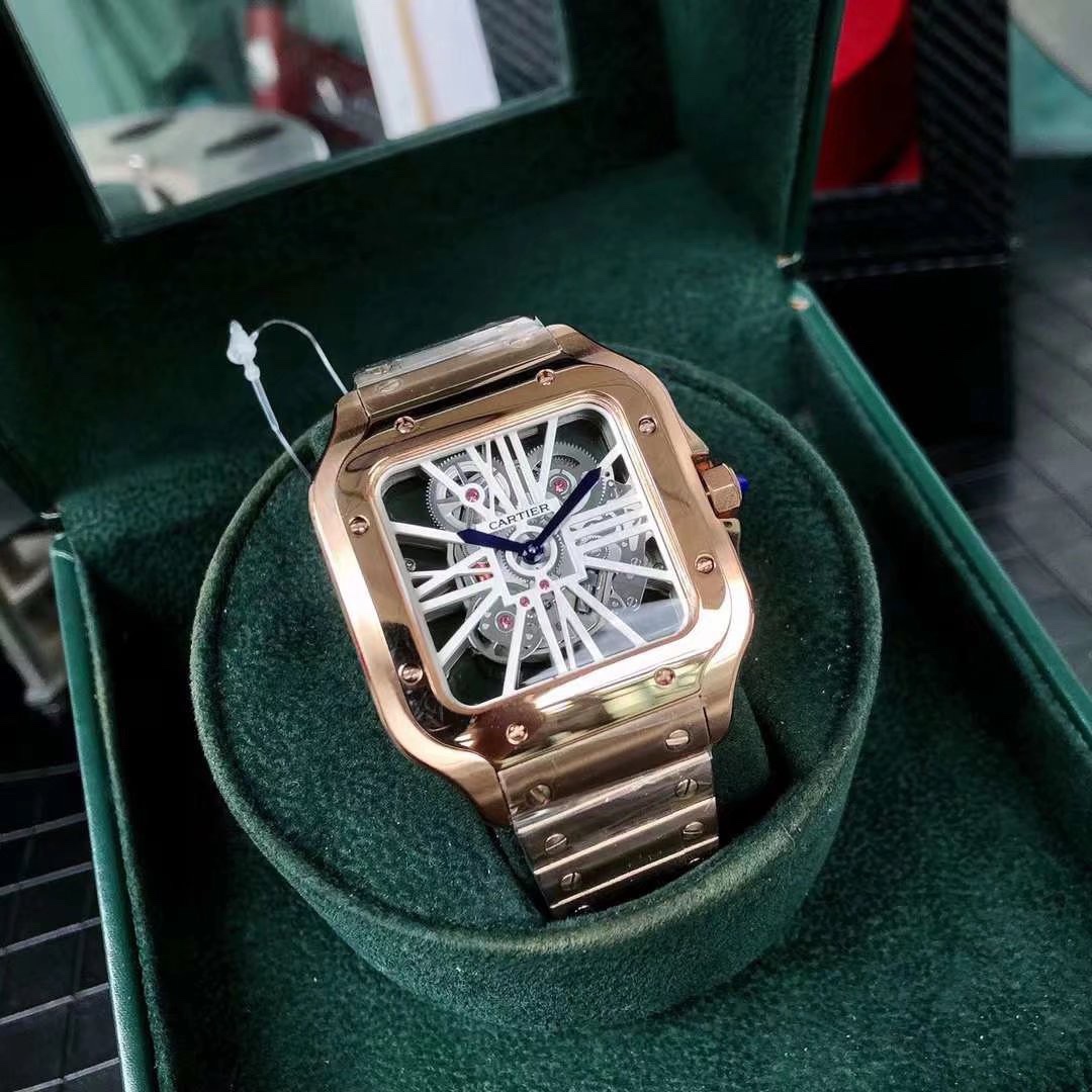 Cartier カルティエ 豪華な大気を放つリューズデザイン腕時計