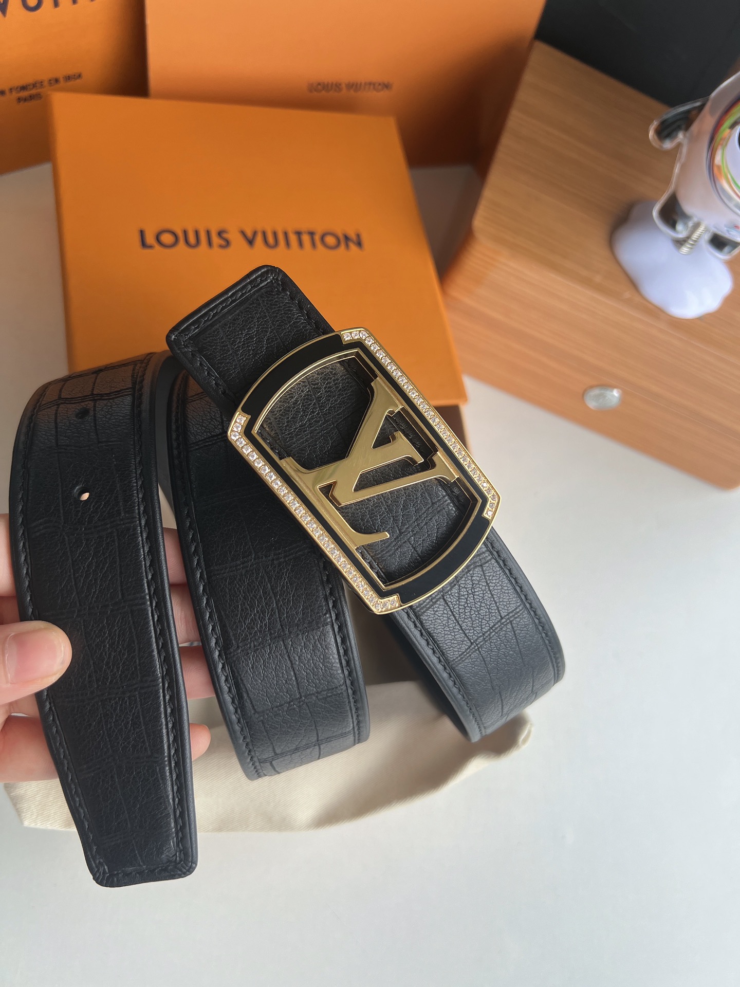 LV/路易威登   金属扣实心钢树脂工艺镶嵌男士4.0腰带