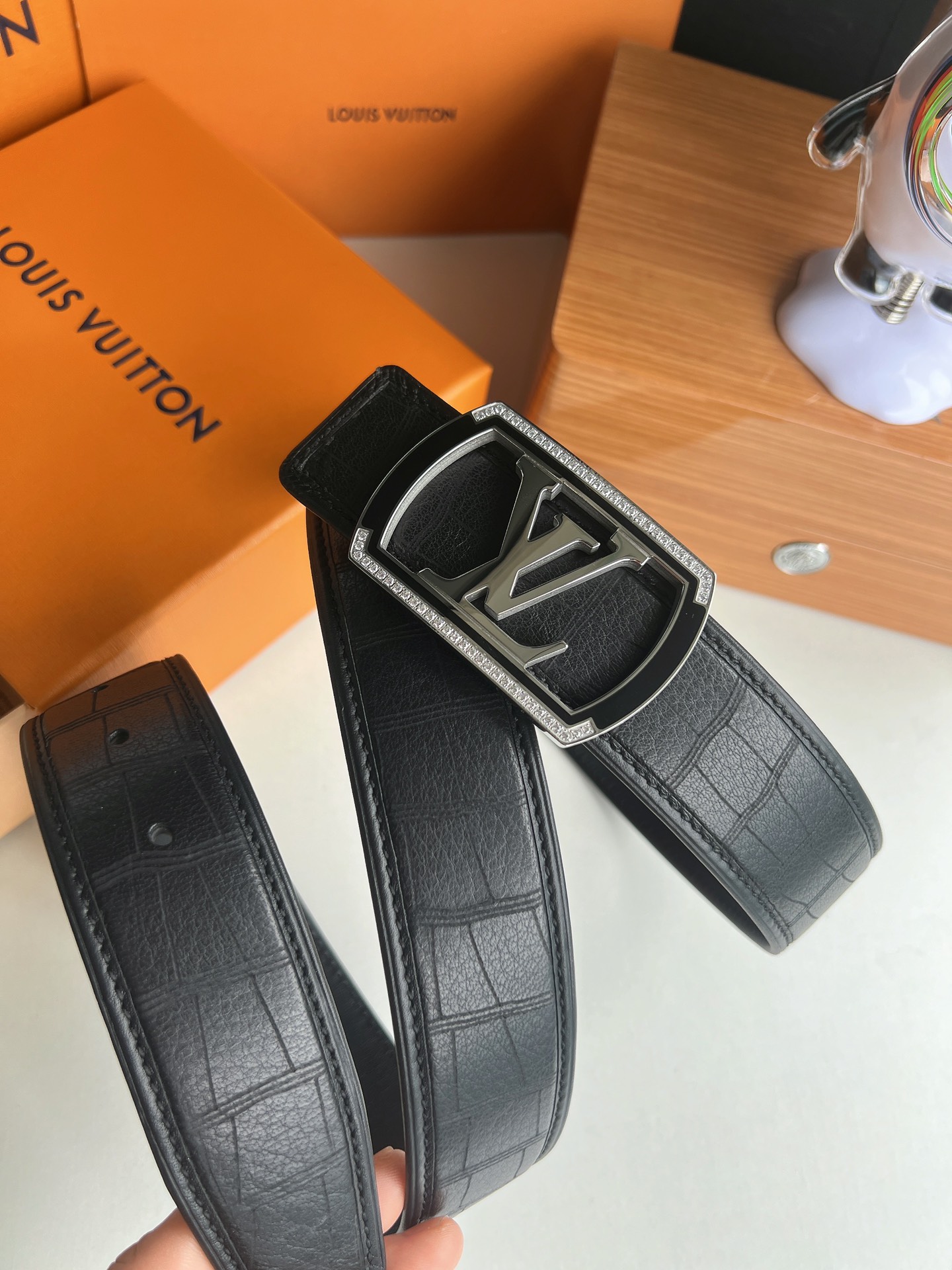 LV/路易威登   金属扣实心钢树脂工艺镶嵌男士4.0腰带