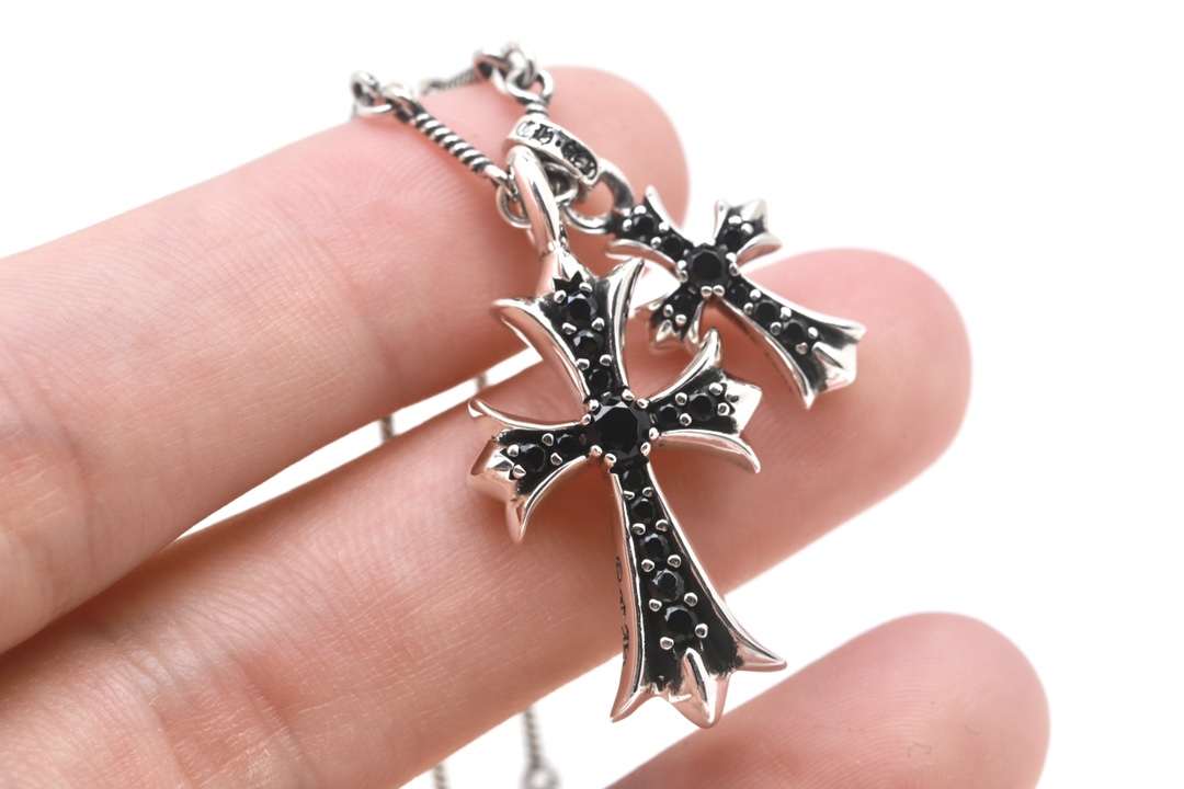 Chrome Hearts 𝐡𝐞𝐚𝐫𝐭𝐬 克罗心 做旧 黑钻大小十字架项链