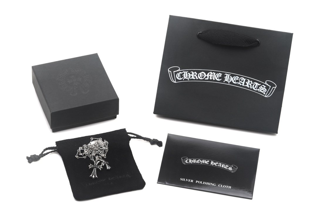 Chrome Hearts 𝐡𝐞𝐚𝐫𝐭𝐬 克罗心 做旧 黑钻大小十字架项链