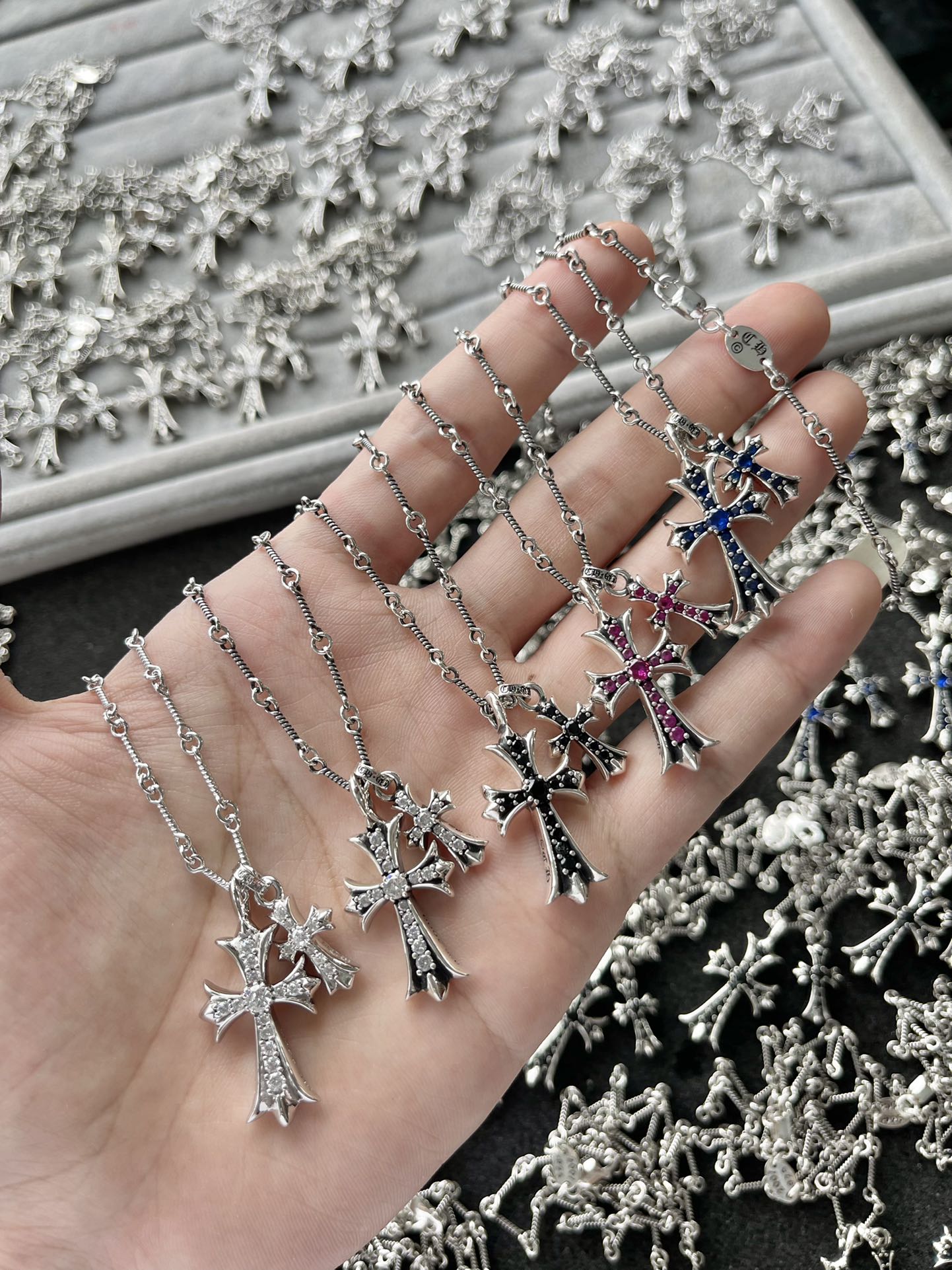Chrome Hearts 𝐡𝐞𝐚𝐫𝐭𝐬 克罗心 做旧 黑钻大小十字架项链