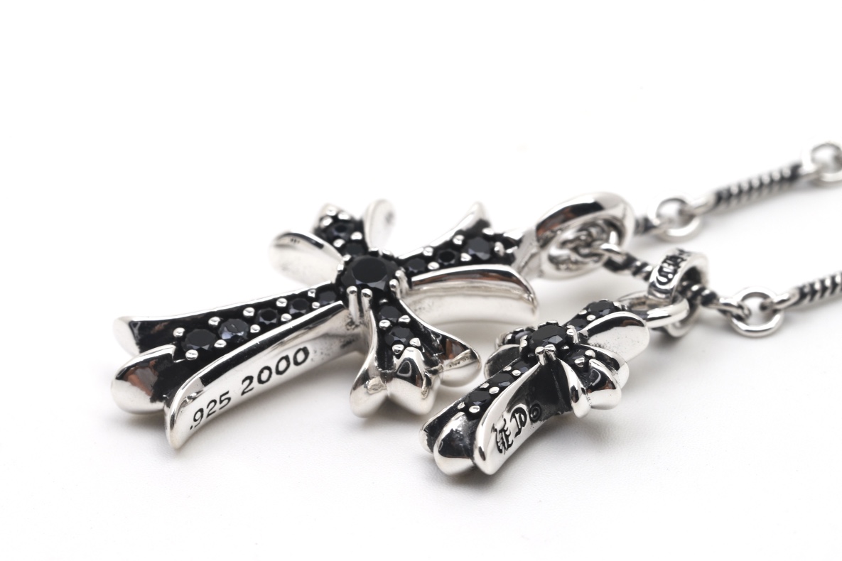 Chrome Hearts 𝐡𝐞𝐚𝐫𝐭𝐬 克罗心 做旧 黑钻大小十字架项链