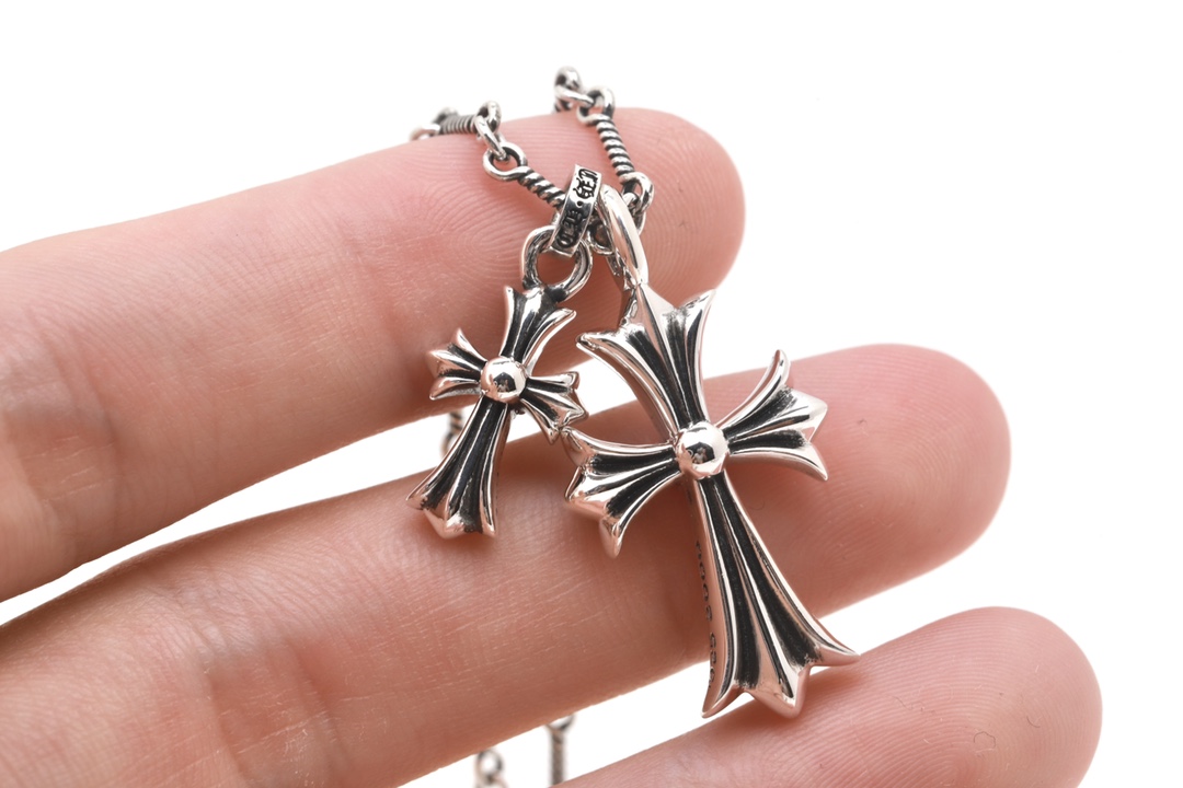 Chrome Hearts 𝐡𝐞𝐚𝐫𝐭𝐬 克罗心 做旧 黑钻大小十字架项链