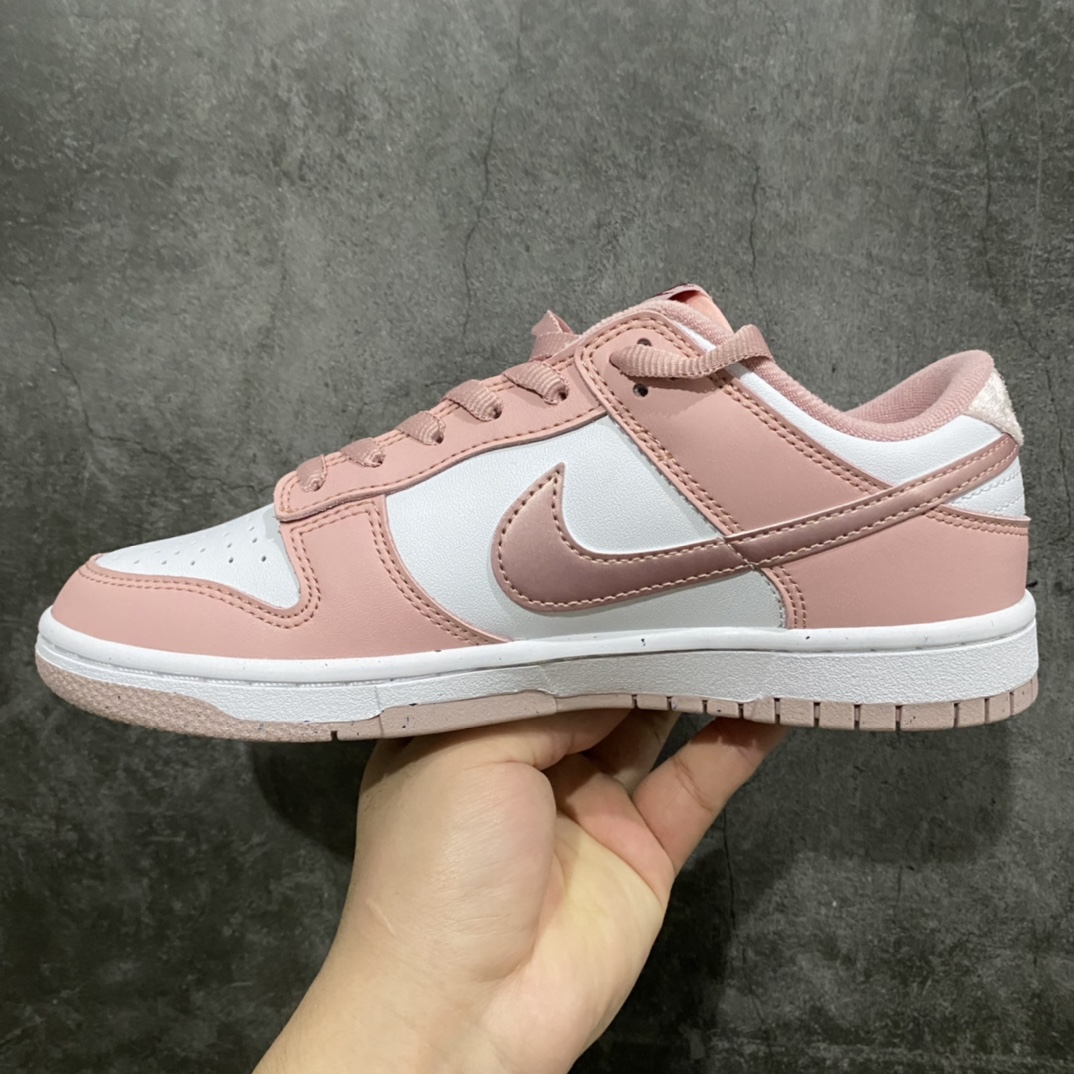 图片[2]-PK版本Dunk Low \”Pink Velvet\” 樱花粉 小情人节 复古休闲板鞋 货号：DO6485-600 #顶级纯原生产线 独立开发 #独家原版原盒 原底原料 开模打造 #原厂织唛鞋标 高精密准度 #原楦原纸板开发 匹配原版98%以上 #后跟垫棉独家呈现 反口里弧度正确 #原厂鞋垫 背胶 后跟电绣针数 与正品一致 #原厂头层皮料 原厂车缝线 质感无敌 #皮料切割干净 无任何毛边 清洁度细节完美 尺码：35.5 36 36.5 37.5 38 38.5 39 40 40.5 41 42 42.5 43 44 44.5 45 46 47.5-选品中心
