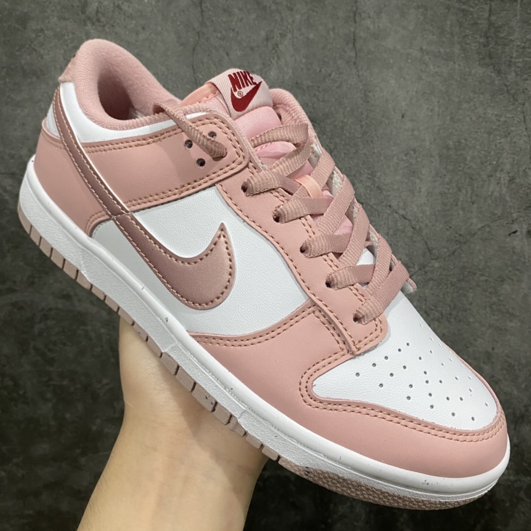 图片[3]-PK版本Dunk Low \”Pink Velvet\” 樱花粉 小情人节 复古休闲板鞋 货号：DO6485-600 #顶级纯原生产线 独立开发 #独家原版原盒 原底原料 开模打造 #原厂织唛鞋标 高精密准度 #原楦原纸板开发 匹配原版98%以上 #后跟垫棉独家呈现 反口里弧度正确 #原厂鞋垫 背胶 后跟电绣针数 与正品一致 #原厂头层皮料 原厂车缝线 质感无敌 #皮料切割干净 无任何毛边 清洁度细节完美 尺码：35.5 36 36.5 37.5 38 38.5 39 40 40.5 41 42 42.5 43 44 44.5 45 46 47.5-选品中心