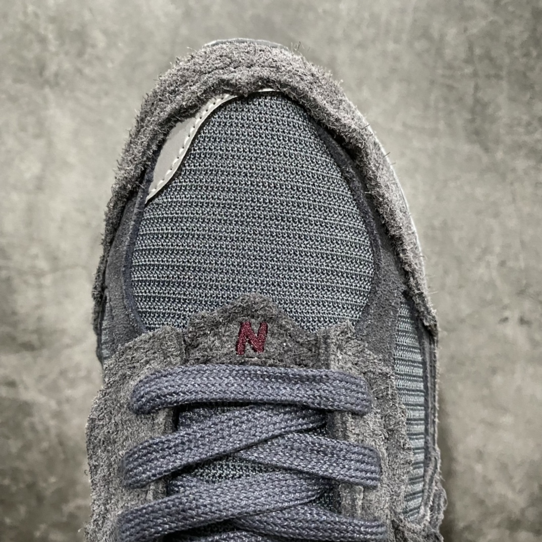 图片[5]-纯原版New Balance 新百伦 \” Refined Future \” 幻影黑 复古休闲跑步鞋 M2002RDB 原厂数据开发 原厂网纱 正确卡色皮料冲裁组合 匠心打造 耗时两个月开发完成 工艺极其复杂难度可想而知 新开独立私模大底 全网唯一正确做旧组合大底 高端零售专供产物 尺码：40 40.5 41.5 42 42.5 43 44 44.5 45 45.5 46.5-选品中心