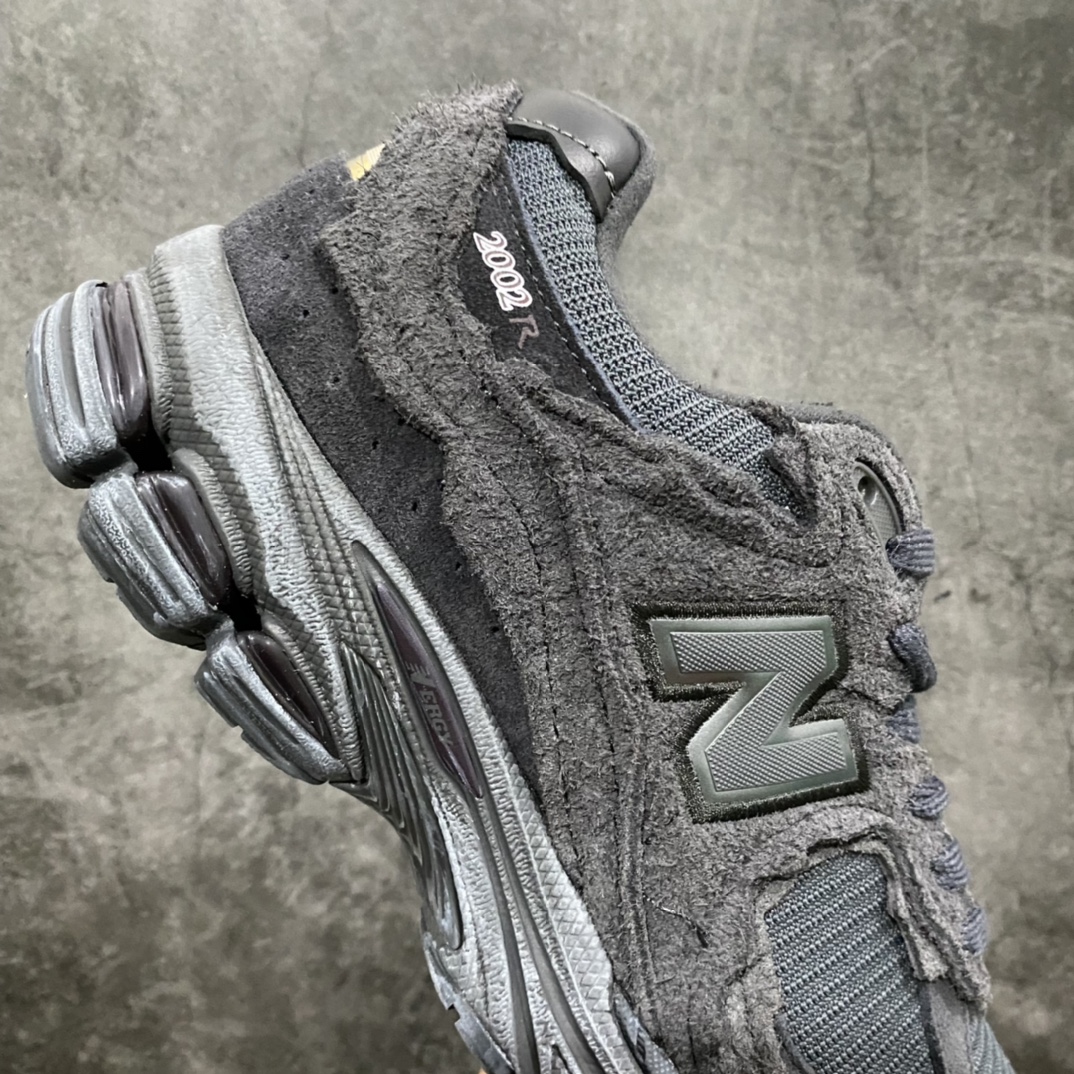 图片[7]-纯原版New Balance 新百伦 \” Refined Future \” 幻影黑 复古休闲跑步鞋 M2002RDB 原厂数据开发 原厂网纱 正确卡色皮料冲裁组合 匠心打造 耗时两个月开发完成 工艺极其复杂难度可想而知 新开独立私模大底 全网唯一正确做旧组合大底 高端零售专供产物 尺码：40 40.5 41.5 42 42.5 43 44 44.5 45 45.5 46.5-选品中心