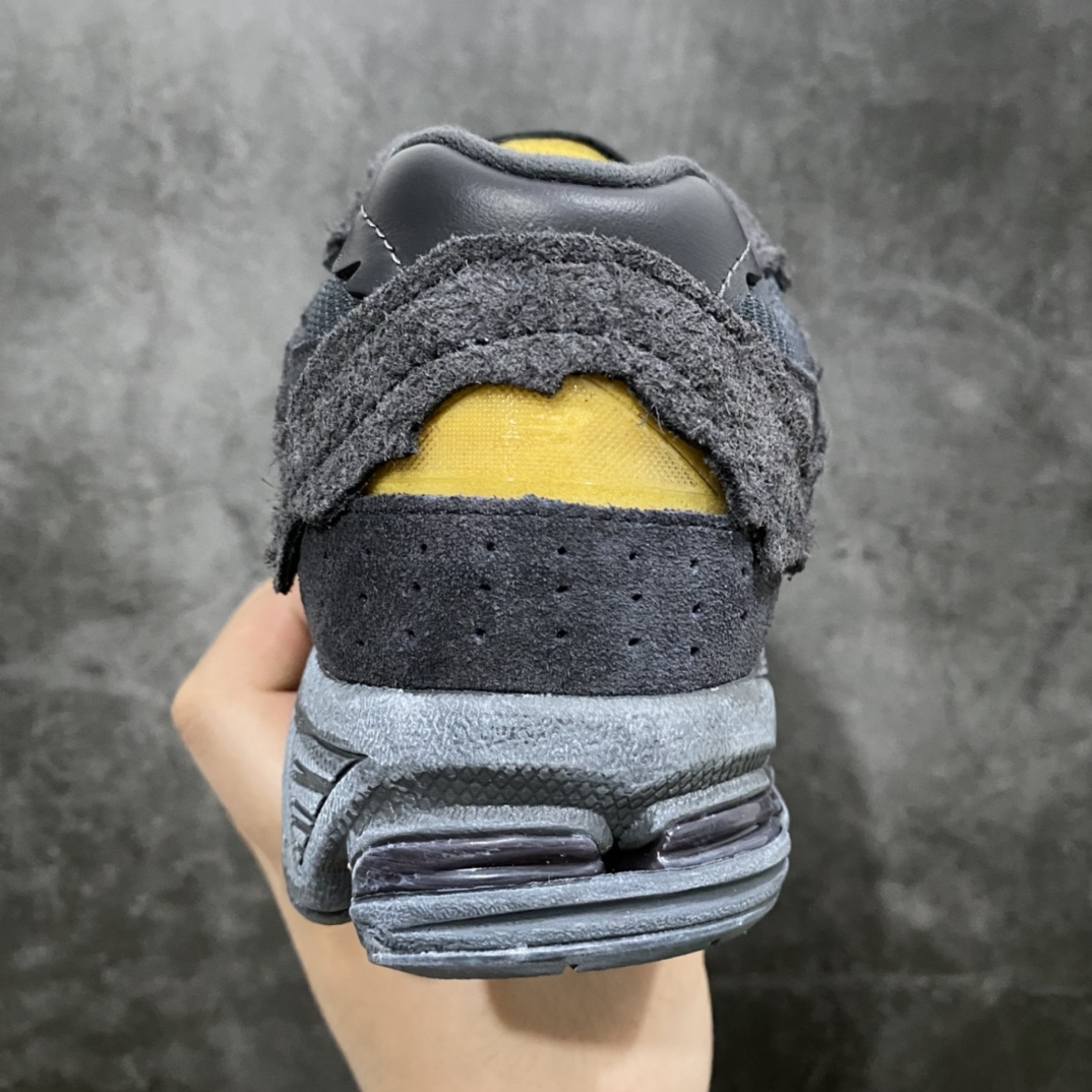 图片[4]-纯原版New Balance 新百伦 \” Refined Future \” 幻影黑 复古休闲跑步鞋 M2002RDB 原厂数据开发 原厂网纱 正确卡色皮料冲裁组合 匠心打造 耗时两个月开发完成 工艺极其复杂难度可想而知 新开独立私模大底 全网唯一正确做旧组合大底 高端零售专供产物 尺码：40 40.5 41.5 42 42.5 43 44 44.5 45 45.5 46.5-选品中心