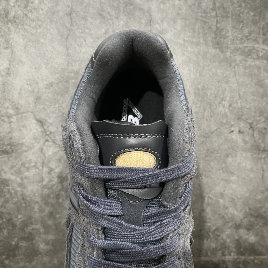 图片[8]-纯原版New Balance 新百伦 \” Refined Future \” 幻影黑 复古休闲跑步鞋 M2002RDB 原厂数据开发 原厂网纱 正确卡色皮料冲裁组合 匠心打造 耗时两个月开发完成 工艺极其复杂难度可想而知 新开独立私模大底 全网唯一正确做旧组合大底 高端零售专供产物 尺码：40 40.5 41.5 42 42.5 43 44 44.5 45 45.5 46.5-选品中心