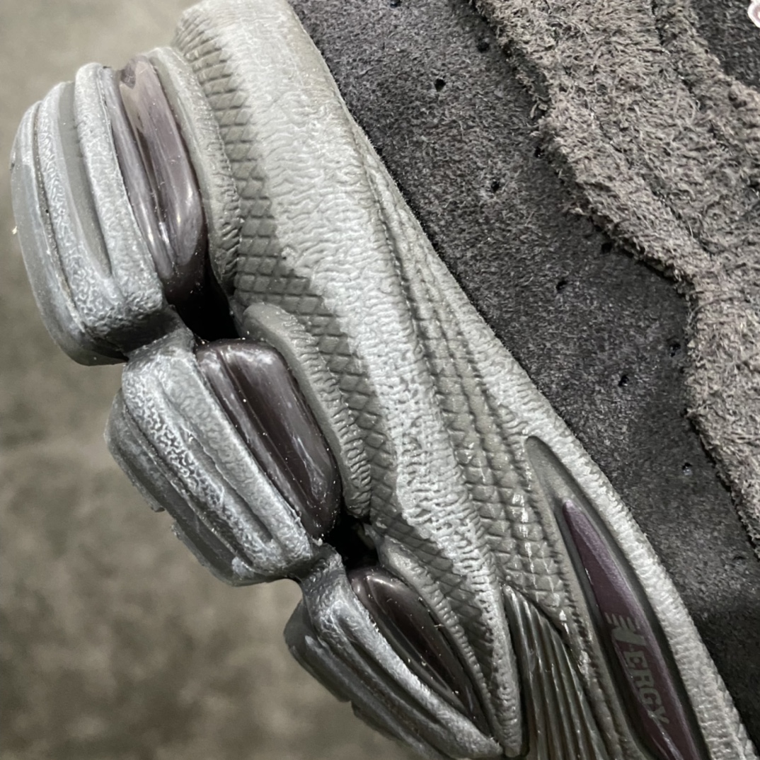 图片[3]-纯原版New Balance 新百伦 \” Refined Future \” 幻影黑 复古休闲跑步鞋 M2002RDB 原厂数据开发 原厂网纱 正确卡色皮料冲裁组合 匠心打造 耗时两个月开发完成 工艺极其复杂难度可想而知 新开独立私模大底 全网唯一正确做旧组合大底 高端零售专供产物 尺码：40 40.5 41.5 42 42.5 43 44 44.5 45 45.5 46.5-选品中心