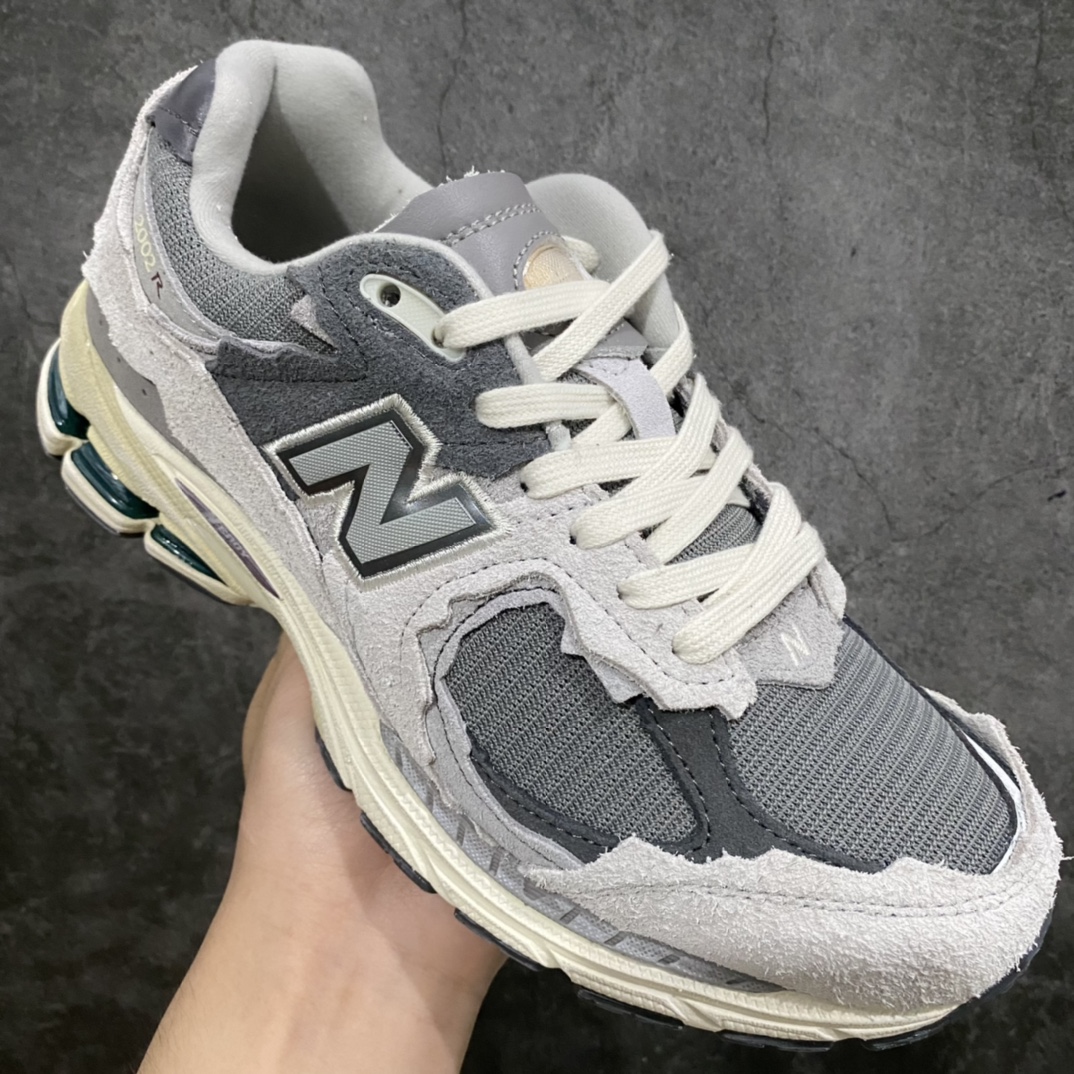 图片[3]-纯原版本 New Balance 新百伦 \” Refined Future \” 云雨灰 复古休闲跑步鞋 M2002RDA 原厂数据开发 原厂网纱 正确卡色皮料冲裁组合 匠心打造 耗时两个月开发完成 工艺极其复杂难度可想而知 新开独立私模大底 全网唯一正确做旧组合大底 高端零售专供产物 尺码：40 40.5 41.5 42 42.5 43 44 44.5 45 45.5 46.5-选品中心