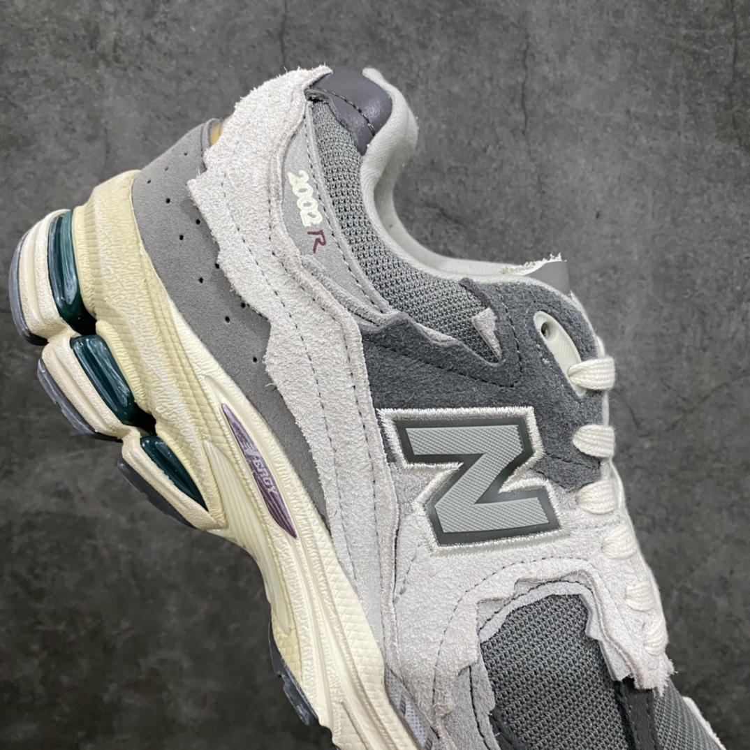 图片[6]-纯原版本 New Balance 新百伦 \” Refined Future \” 云雨灰 复古休闲跑步鞋 M2002RDA 原厂数据开发 原厂网纱 正确卡色皮料冲裁组合 匠心打造 耗时两个月开发完成 工艺极其复杂难度可想而知 新开独立私模大底 全网唯一正确做旧组合大底 高端零售专供产物 尺码：40 40.5 41.5 42 42.5 43 44 44.5 45 45.5 46.5-选品中心