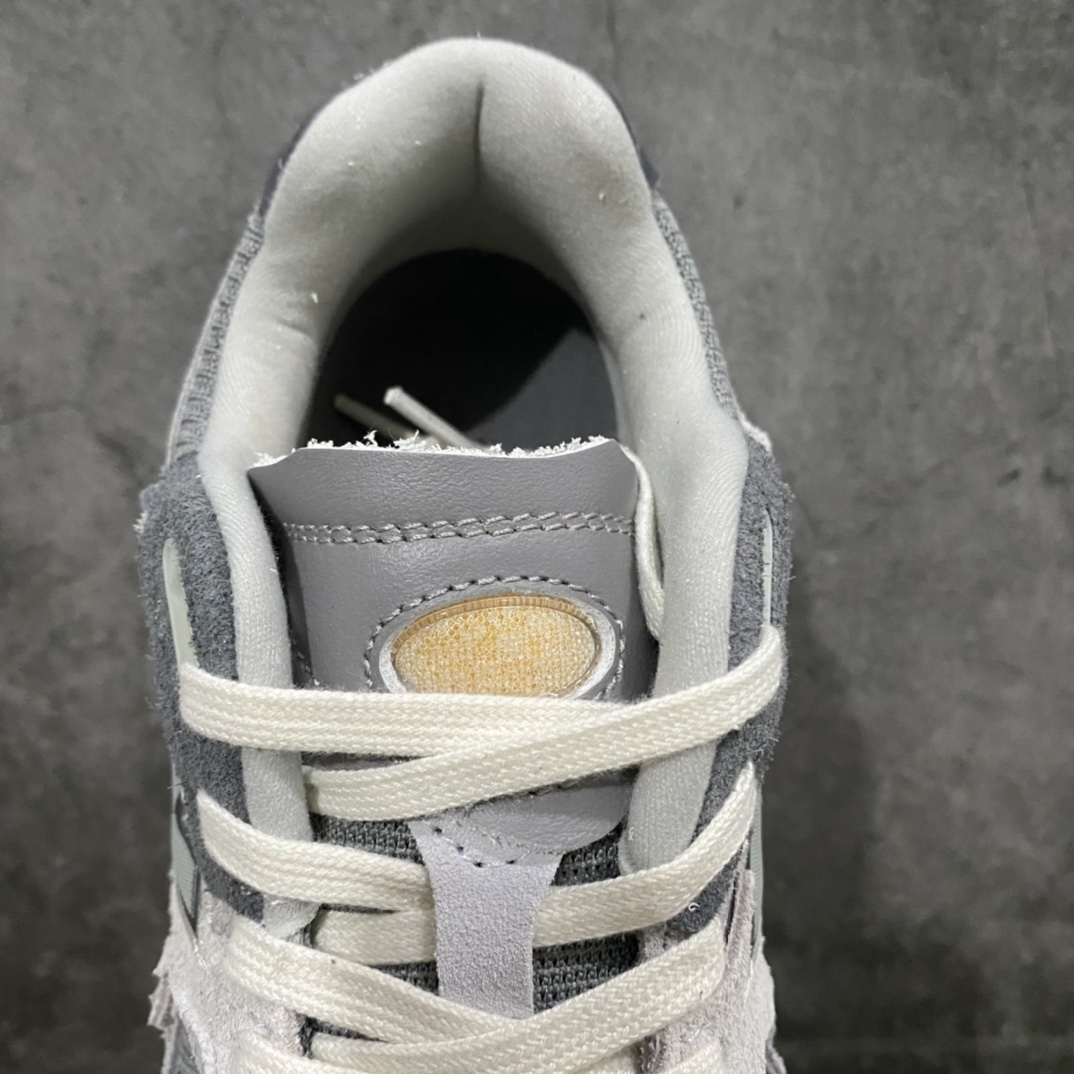 图片[7]-纯原版本 New Balance 新百伦 \” Refined Future \” 云雨灰 复古休闲跑步鞋 M2002RDA 原厂数据开发 原厂网纱 正确卡色皮料冲裁组合 匠心打造 耗时两个月开发完成 工艺极其复杂难度可想而知 新开独立私模大底 全网唯一正确做旧组合大底 高端零售专供产物 尺码：40 40.5 41.5 42 42.5 43 44 44.5 45 45.5 46.5-选品中心