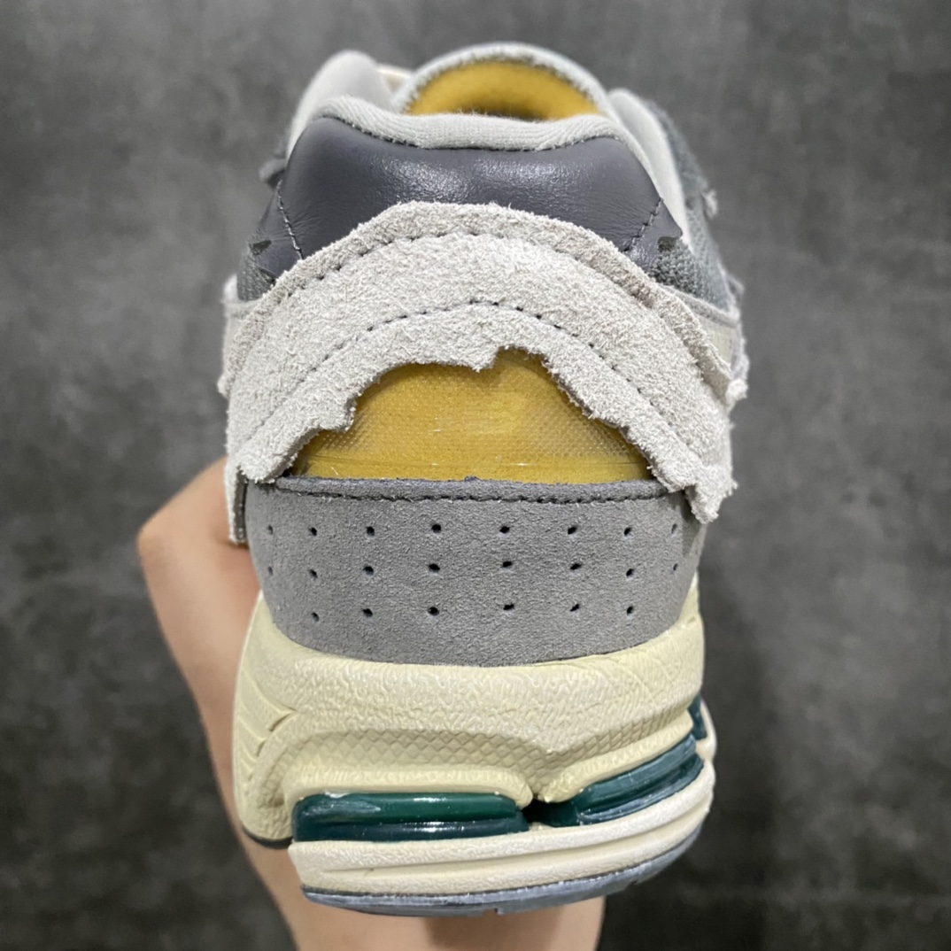 图片[4]-纯原版本 New Balance 新百伦 \” Refined Future \” 云雨灰 复古休闲跑步鞋 M2002RDA 原厂数据开发 原厂网纱 正确卡色皮料冲裁组合 匠心打造 耗时两个月开发完成 工艺极其复杂难度可想而知 新开独立私模大底 全网唯一正确做旧组合大底 高端零售专供产物 尺码：40 40.5 41.5 42 42.5 43 44 44.5 45 45.5 46.5-选品中心