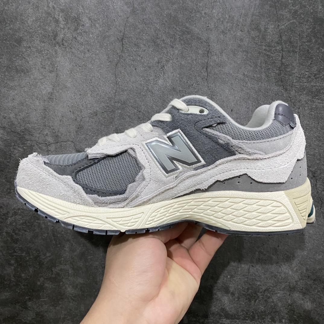 图片[2]-纯原版本 New Balance 新百伦 \” Refined Future \” 云雨灰 复古休闲跑步鞋 M2002RDA 原厂数据开发 原厂网纱 正确卡色皮料冲裁组合 匠心打造 耗时两个月开发完成 工艺极其复杂难度可想而知 新开独立私模大底 全网唯一正确做旧组合大底 高端零售专供产物 尺码：40 40.5 41.5 42 42.5 43 44 44.5 45 45.5 46.5-选品中心