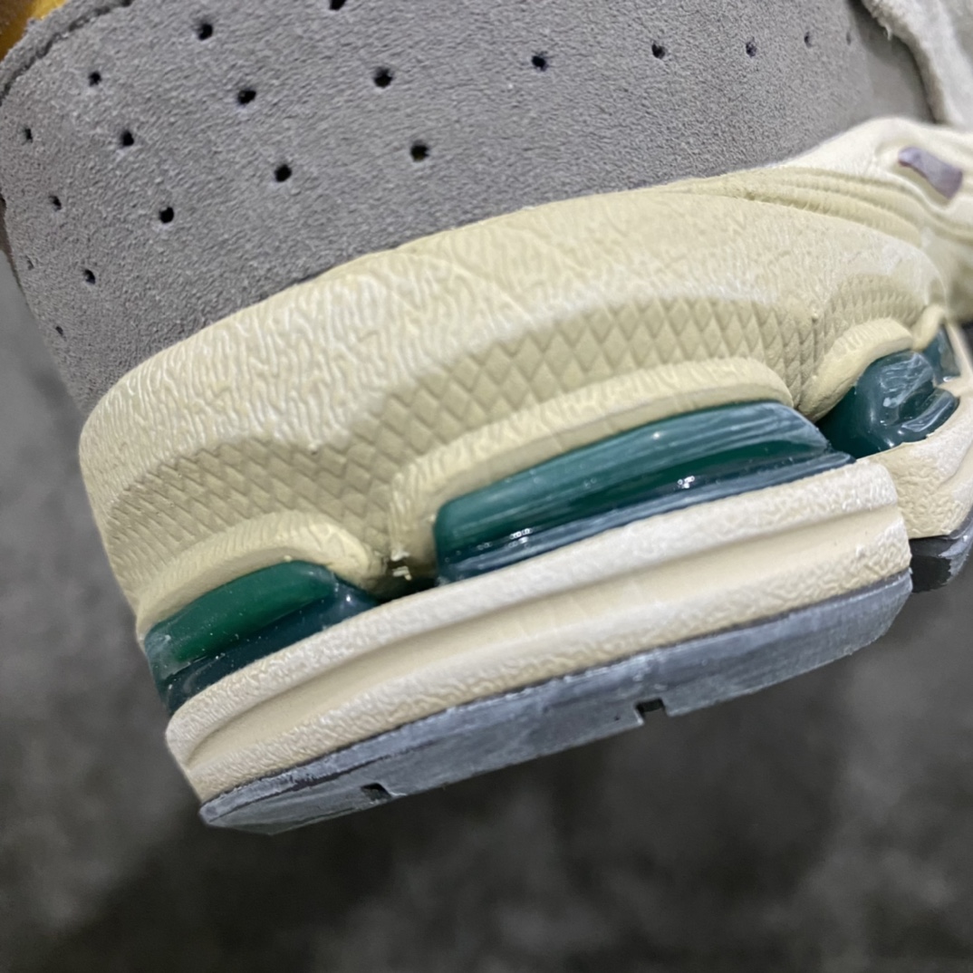 图片[9]-纯原版本 New Balance 新百伦 \” Refined Future \” 云雨灰 复古休闲跑步鞋 M2002RDA 原厂数据开发 原厂网纱 正确卡色皮料冲裁组合 匠心打造 耗时两个月开发完成 工艺极其复杂难度可想而知 新开独立私模大底 全网唯一正确做旧组合大底 高端零售专供产物 尺码：40 40.5 41.5 42 42.5 43 44 44.5 45 45.5 46.5-选品中心