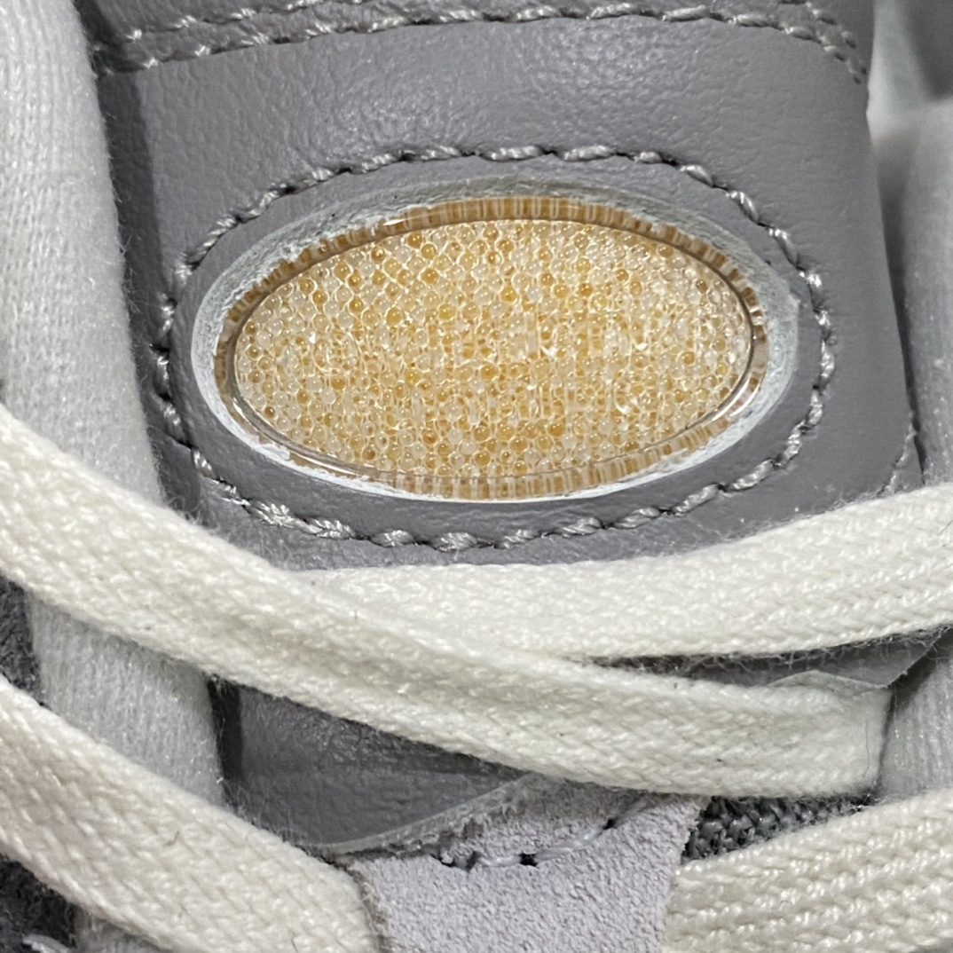 图片[7]-纯原版本 New Balance 新百伦 \” Refined Future \” 云雨灰 复古休闲跑步鞋 M2002RDA 原厂数据开发 原厂网纱 正确卡色皮料冲裁组合 匠心打造 耗时两个月开发完成 工艺极其复杂难度可想而知 新开独立私模大底 全网唯一正确做旧组合大底 高端零售专供产物 尺码：40 40.5 41.5 42 42.5 43 44 44.5 45 45.5 46.5-选品中心