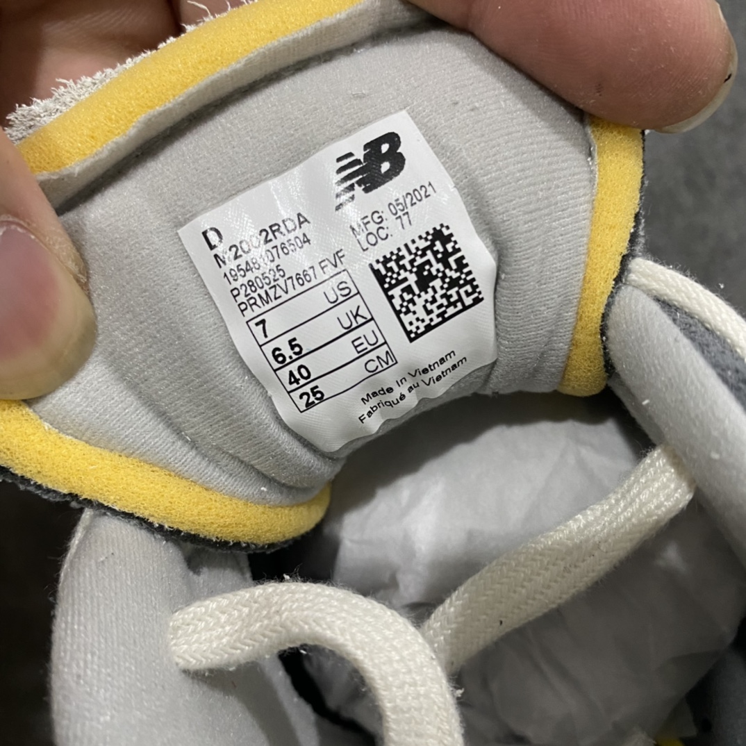 图片[6]-纯原版本 New Balance 新百伦 \” Refined Future \” 云雨灰 复古休闲跑步鞋 M2002RDA 原厂数据开发 原厂网纱 正确卡色皮料冲裁组合 匠心打造 耗时两个月开发完成 工艺极其复杂难度可想而知 新开独立私模大底 全网唯一正确做旧组合大底 高端零售专供产物 尺码：40 40.5 41.5 42 42.5 43 44 44.5 45 45.5 46.5-选品中心