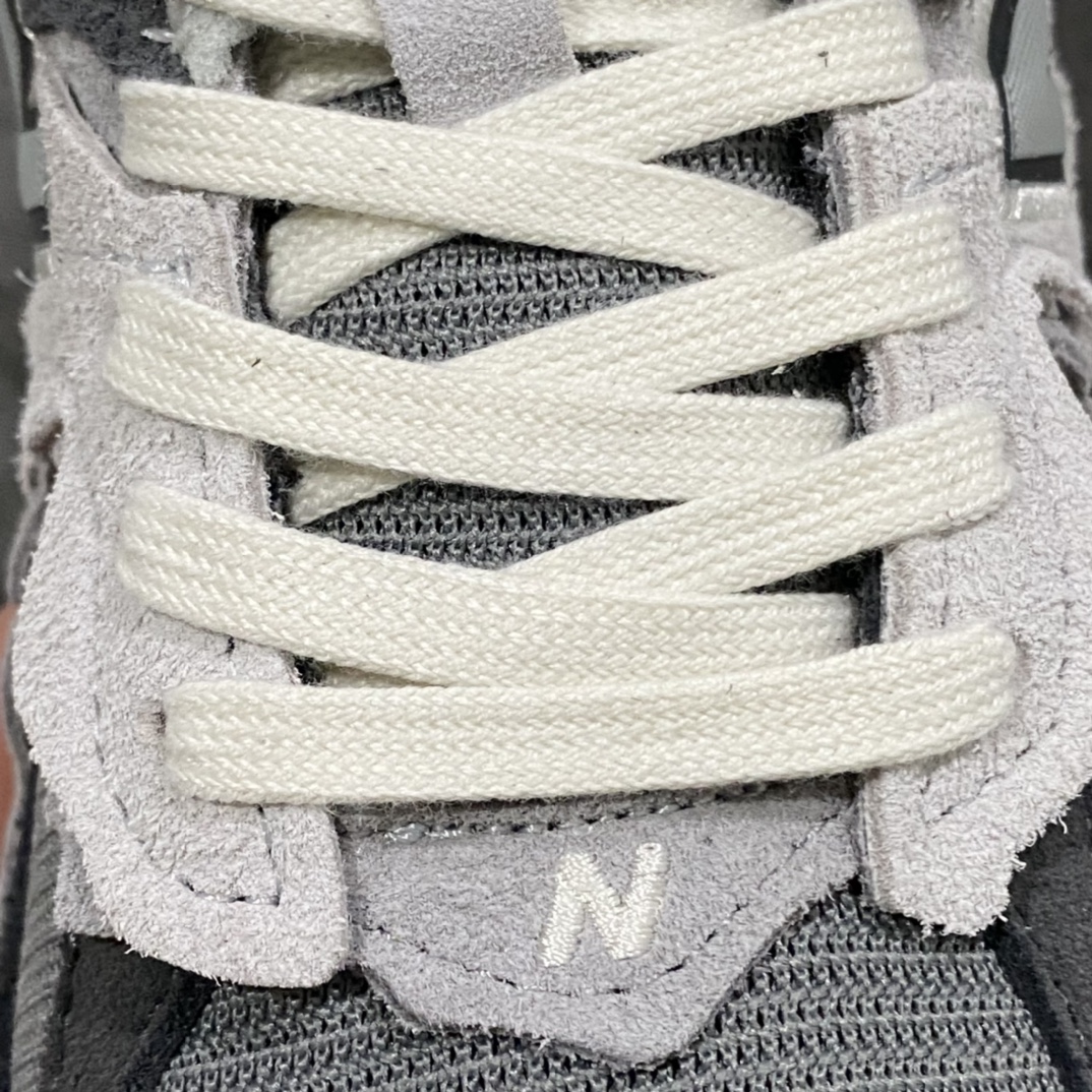 图片[8]-纯原版本 New Balance 新百伦 \” Refined Future \” 云雨灰 复古休闲跑步鞋 M2002RDA 原厂数据开发 原厂网纱 正确卡色皮料冲裁组合 匠心打造 耗时两个月开发完成 工艺极其复杂难度可想而知 新开独立私模大底 全网唯一正确做旧组合大底 高端零售专供产物 尺码：40 40.5 41.5 42 42.5 43 44 44.5 45 45.5 46.5-选品中心