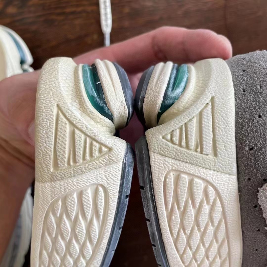 图片[6]-纯原版本 New Balance 新百伦 \” Refined Future \” 云雨灰 复古休闲跑步鞋 M2002RDA 原厂数据开发 原厂网纱 正确卡色皮料冲裁组合 匠心打造 耗时两个月开发完成 工艺极其复杂难度可想而知 新开独立私模大底 全网唯一正确做旧组合大底 高端零售专供产物 尺码：40 40.5 41.5 42 42.5 43 44 44.5 45 45.5 46.5-选品中心