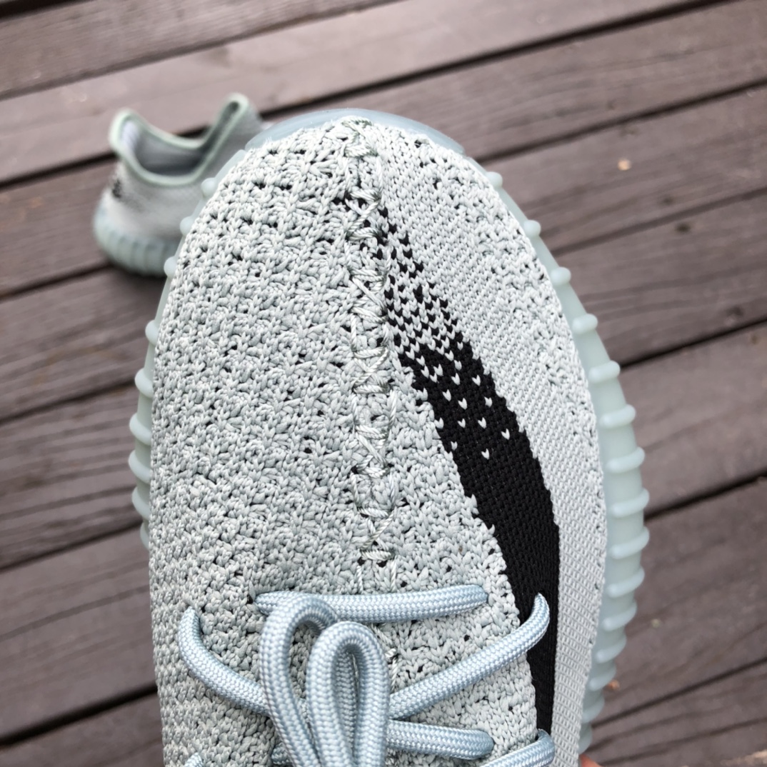 adidas Yeezy Boost 350 V2  hq2060