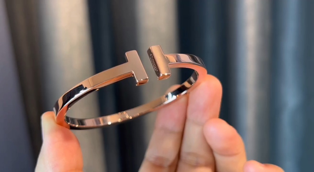 Tiffany & Co. 精工版本、Tiffany光面双T宽版手镯 玫瑰金