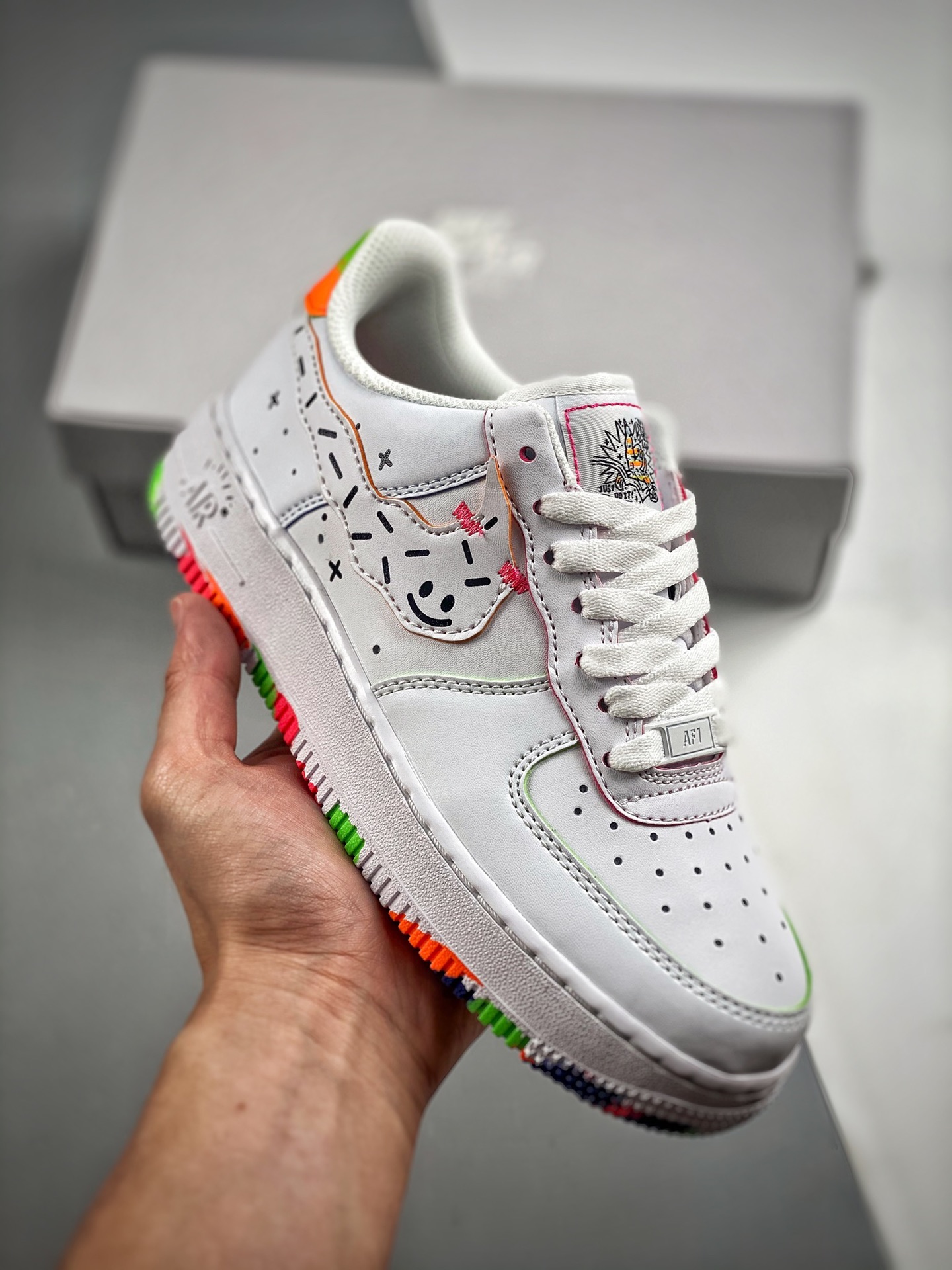 -3 Nike Air Force 1 LV8 Blanco, horma y cartón originales para crear el estilo auténtico de Air Force, enfocado en el c…